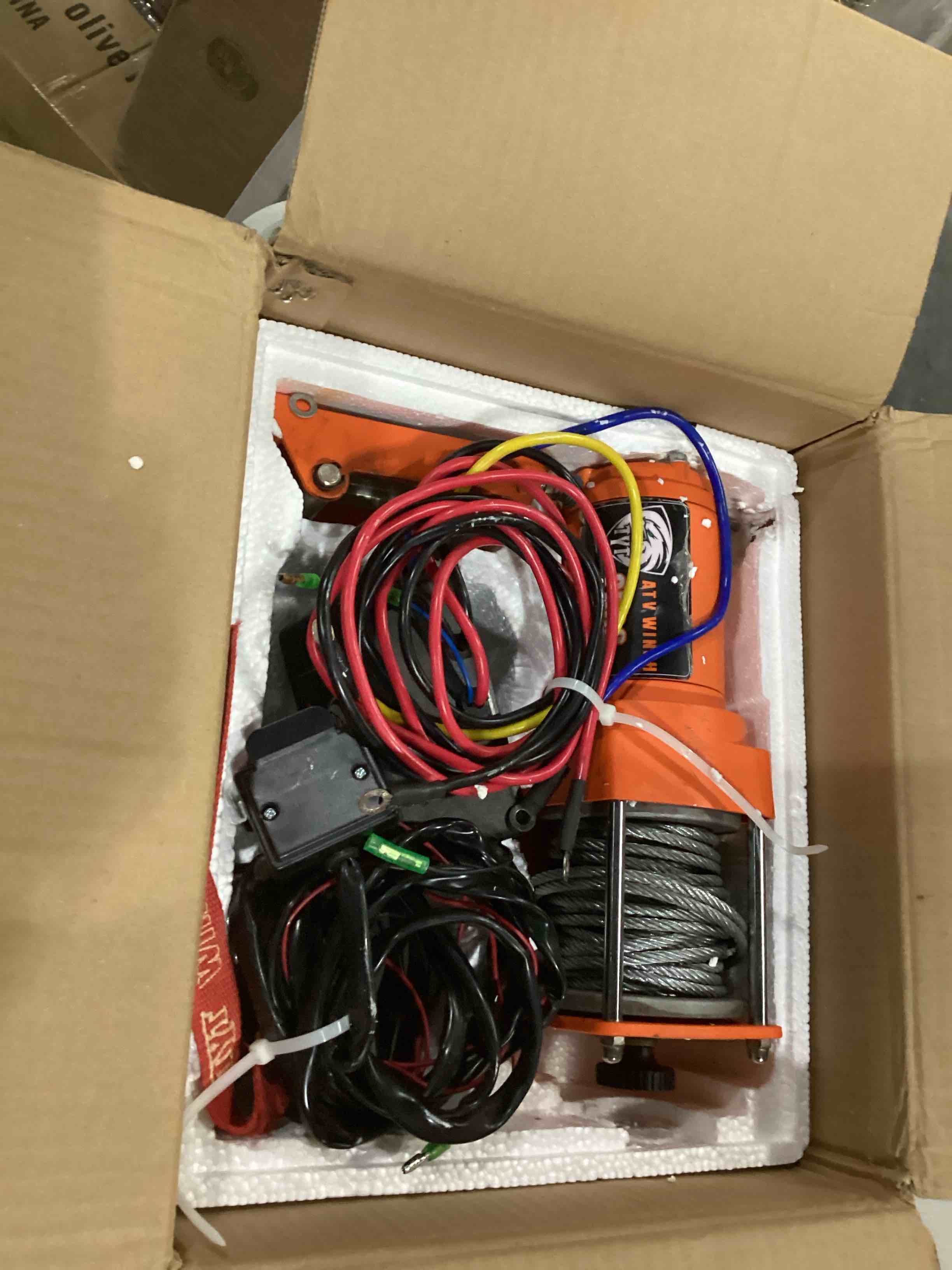 https://s3.amazonaws.com/lotting-images-prod/bidfta/BLU5766994_1714064073667.jpeg