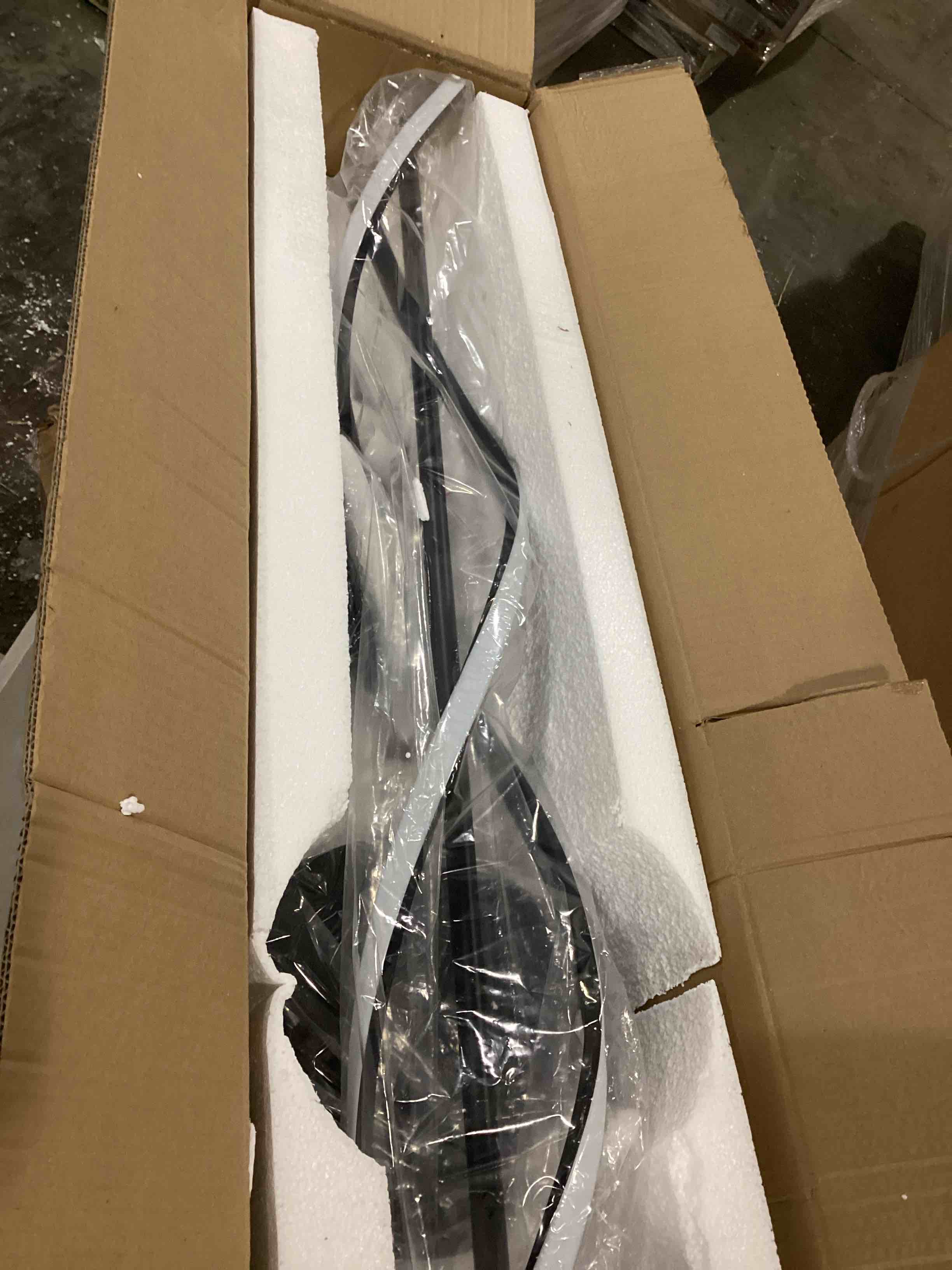 https://s3.amazonaws.com/lotting-images-prod/bidfta/BLU5767547_1715007048202.jpeg