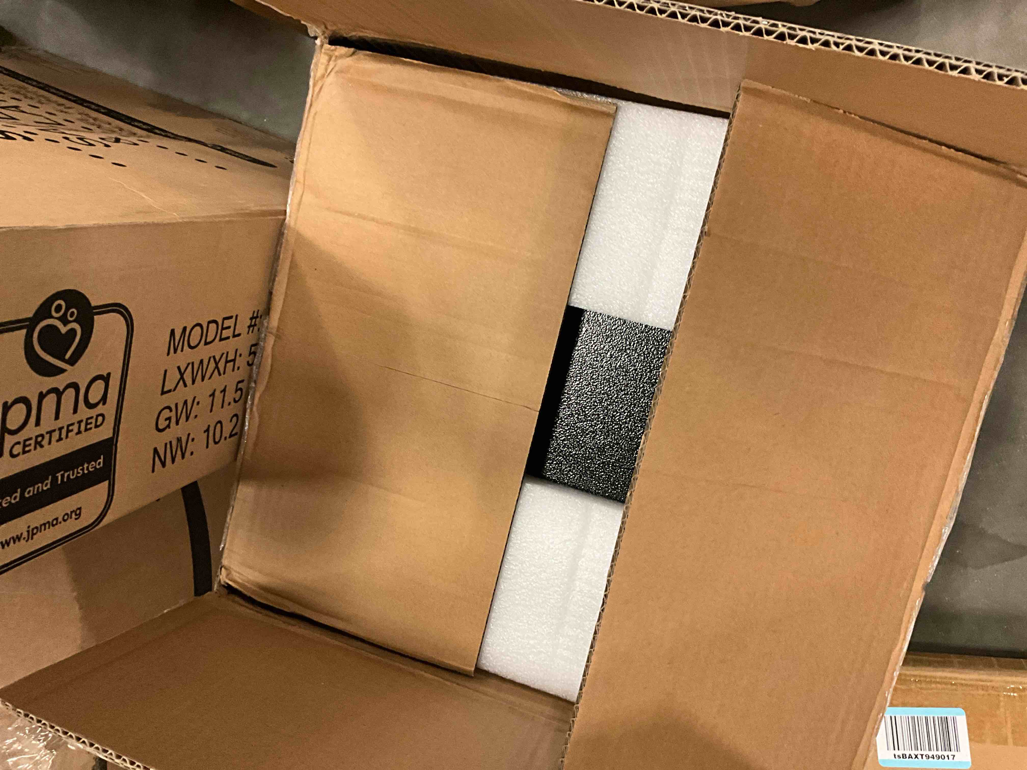https://s3.amazonaws.com/lotting-images-prod/bidfta/BLU5769100_1724102704786.jpeg