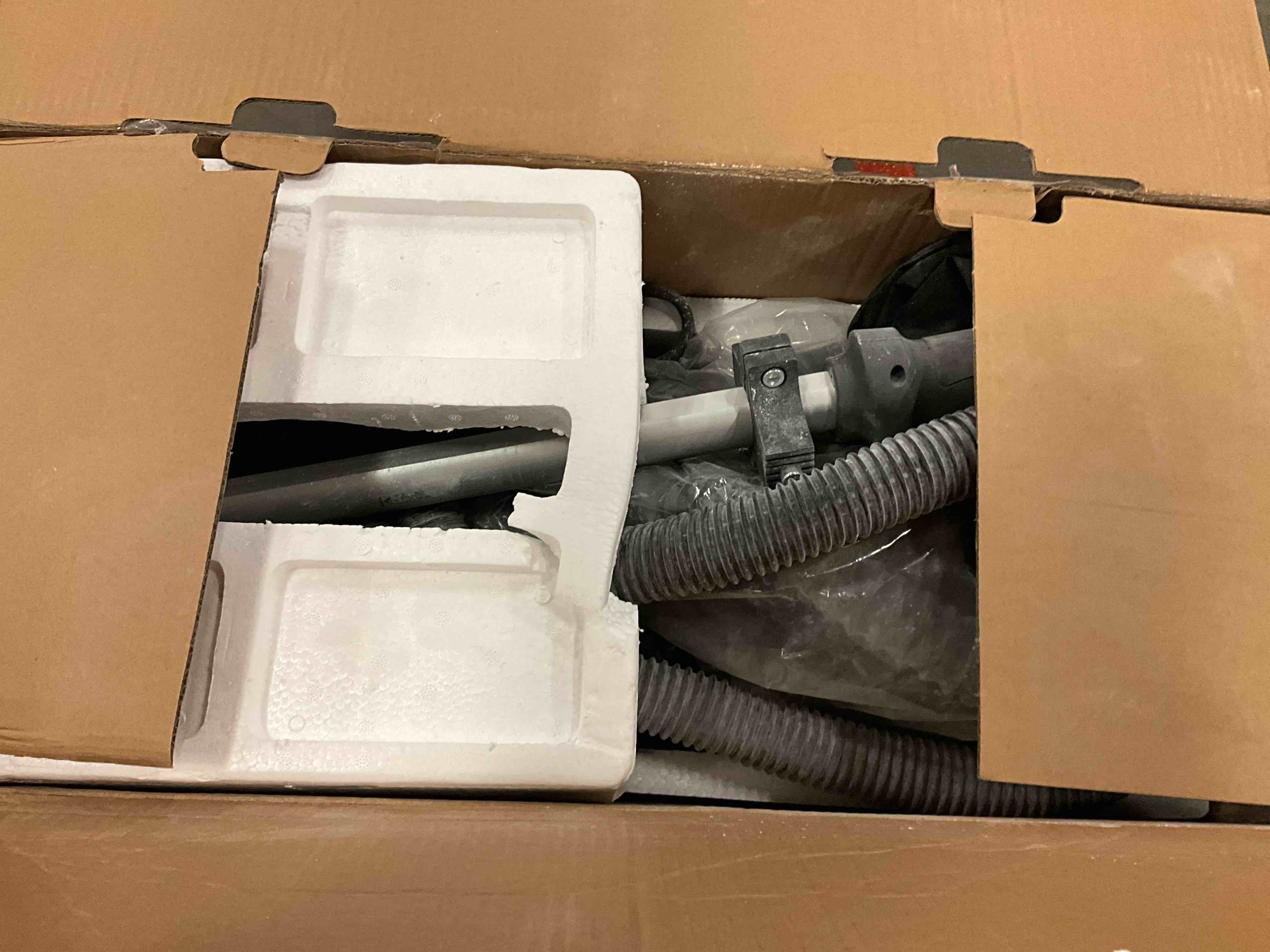 https://s3.amazonaws.com/lotting-images-prod/bidfta/BLU5769108_1724103699586.jpeg