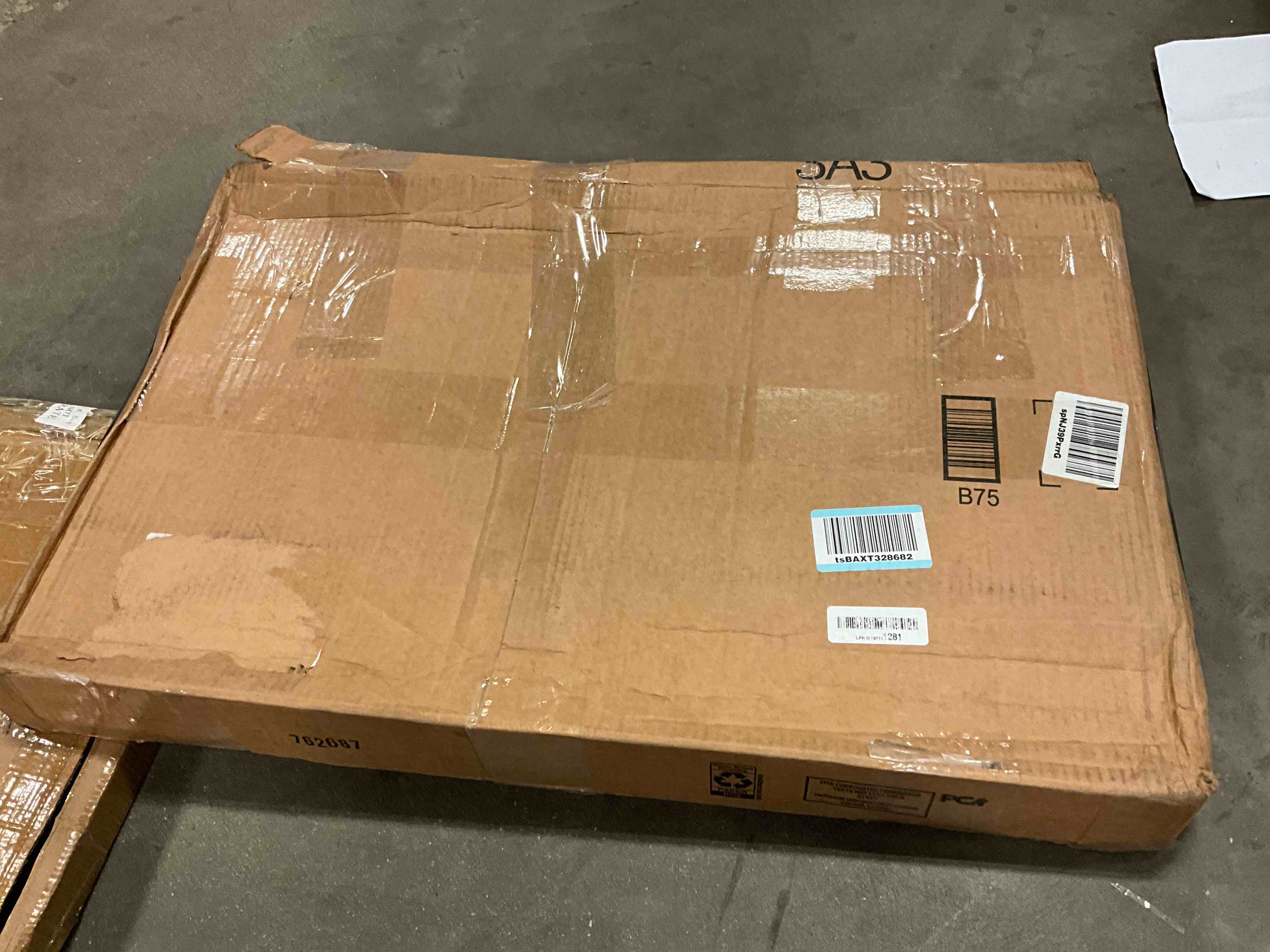 https://s3.amazonaws.com/lotting-images-prod/bidfta/BLU5769110_1724104090900.jpeg