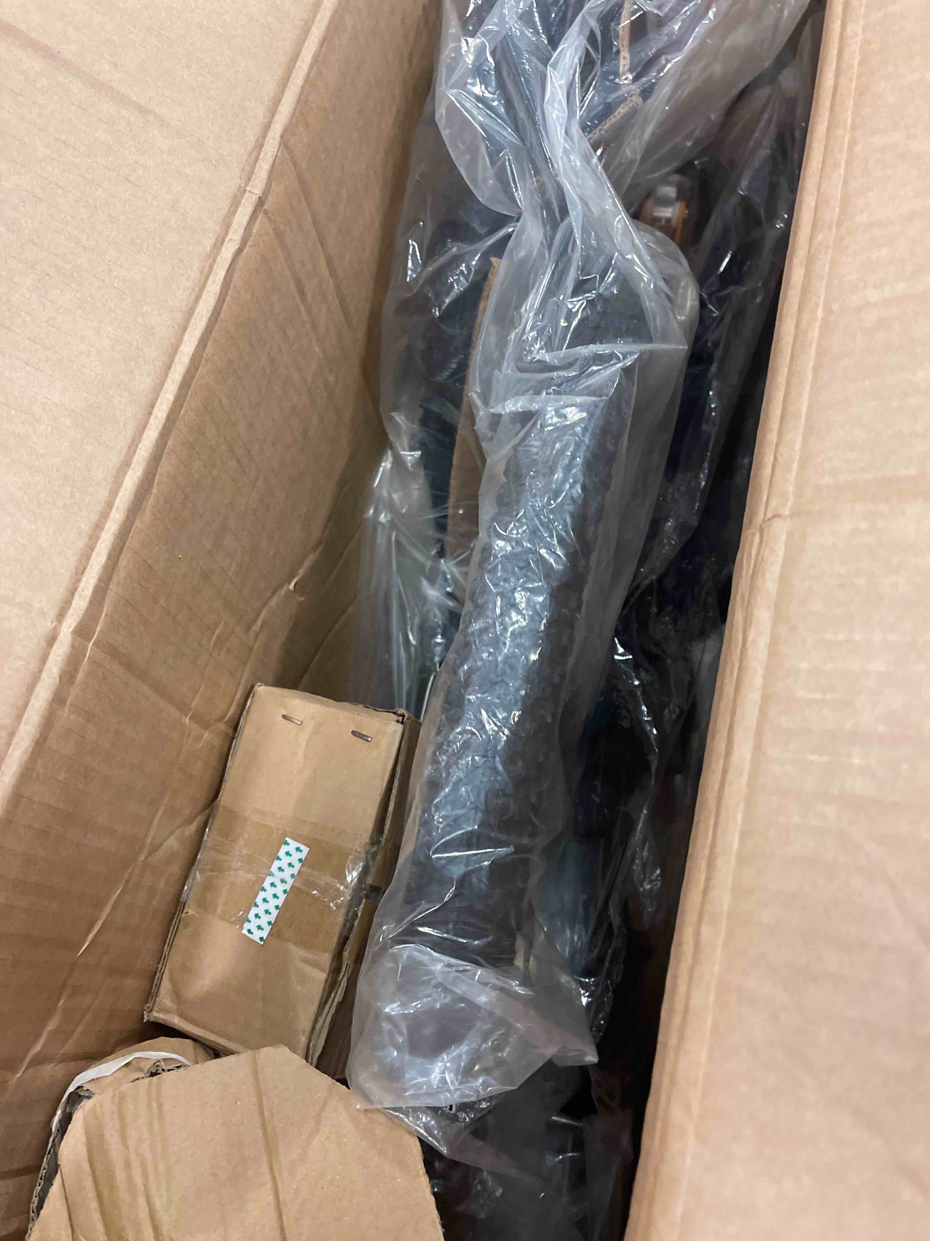 https://s3.amazonaws.com/lotting-images-prod/bidfta/BLU5770074_1725372468324.jpeg