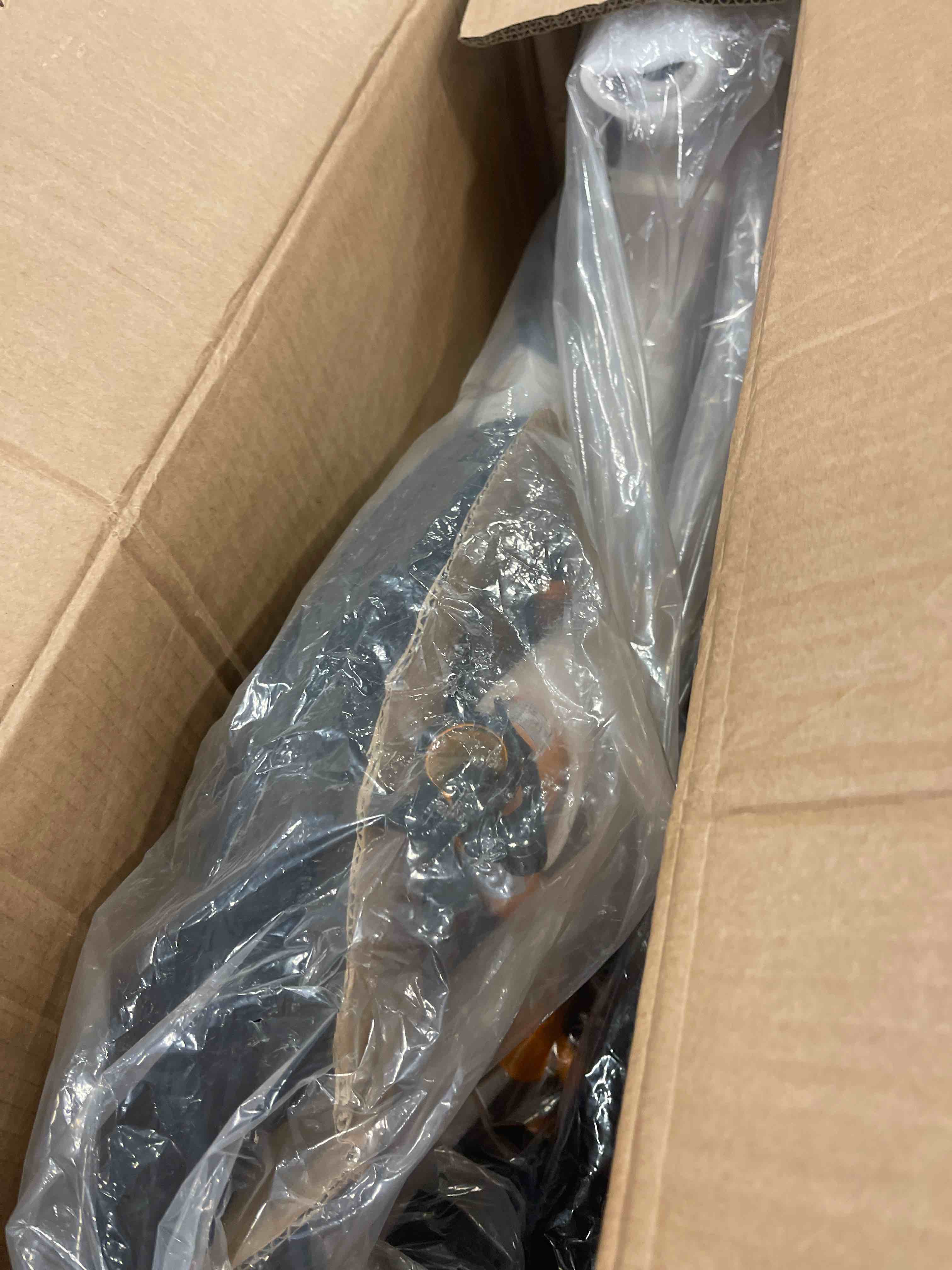 https://s3.amazonaws.com/lotting-images-prod/bidfta/BLU5770074_1725372470123.jpeg