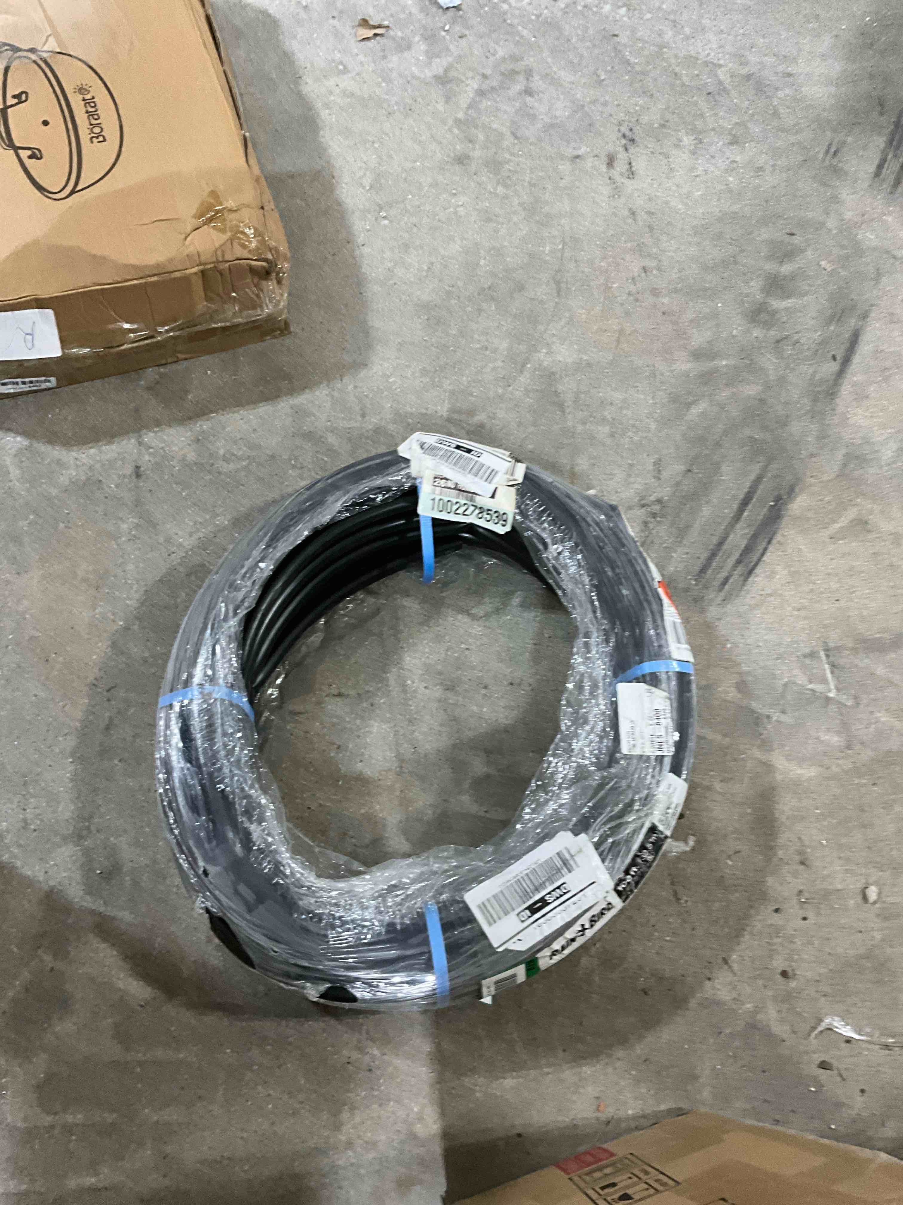 https://s3.amazonaws.com/lotting-images-prod/bidfta/BLU5771897_1720456189811.jpeg