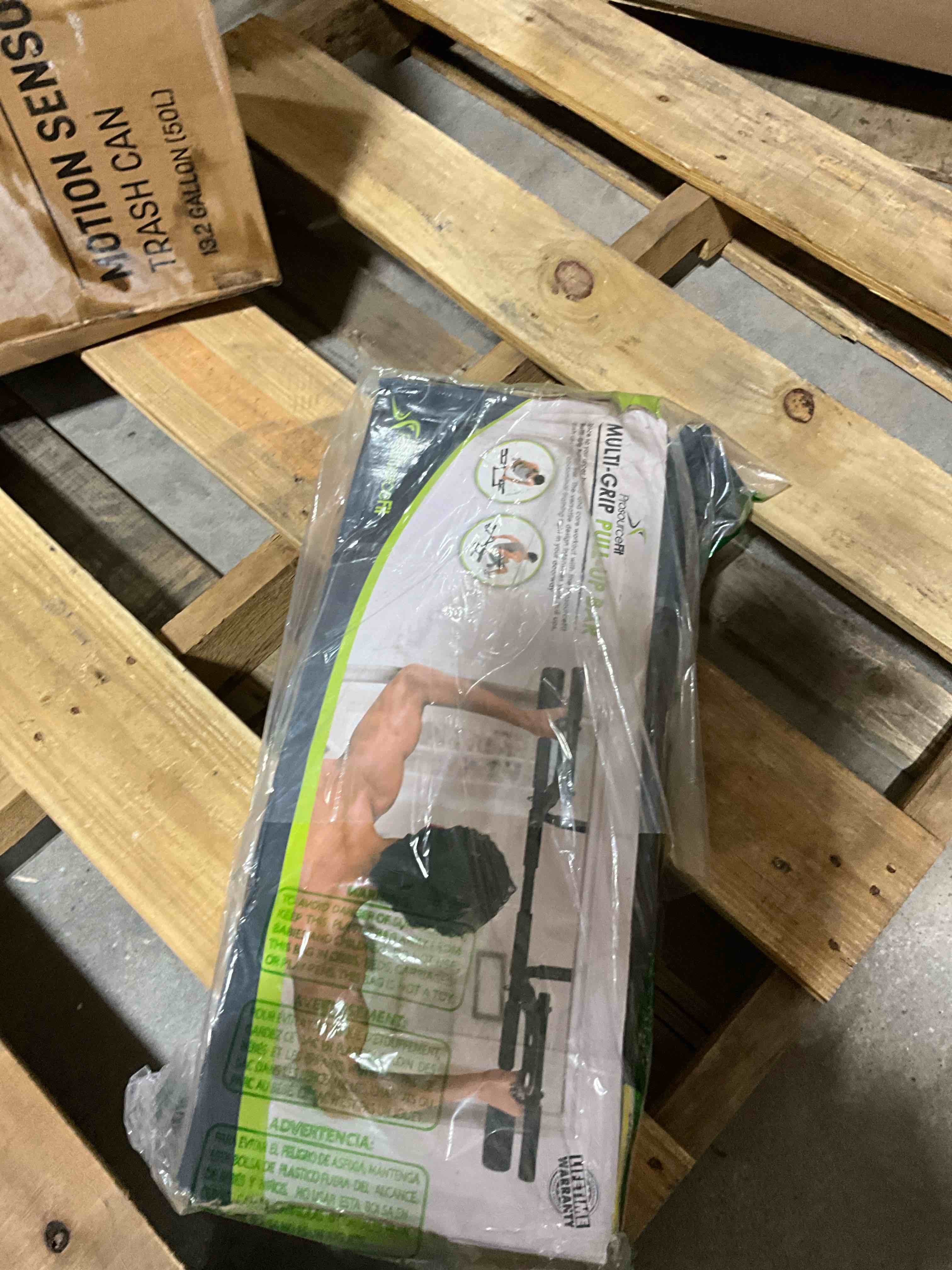 https://s3.amazonaws.com/lotting-images-prod/bidfta/BLU5776595_1722277150948.jpeg