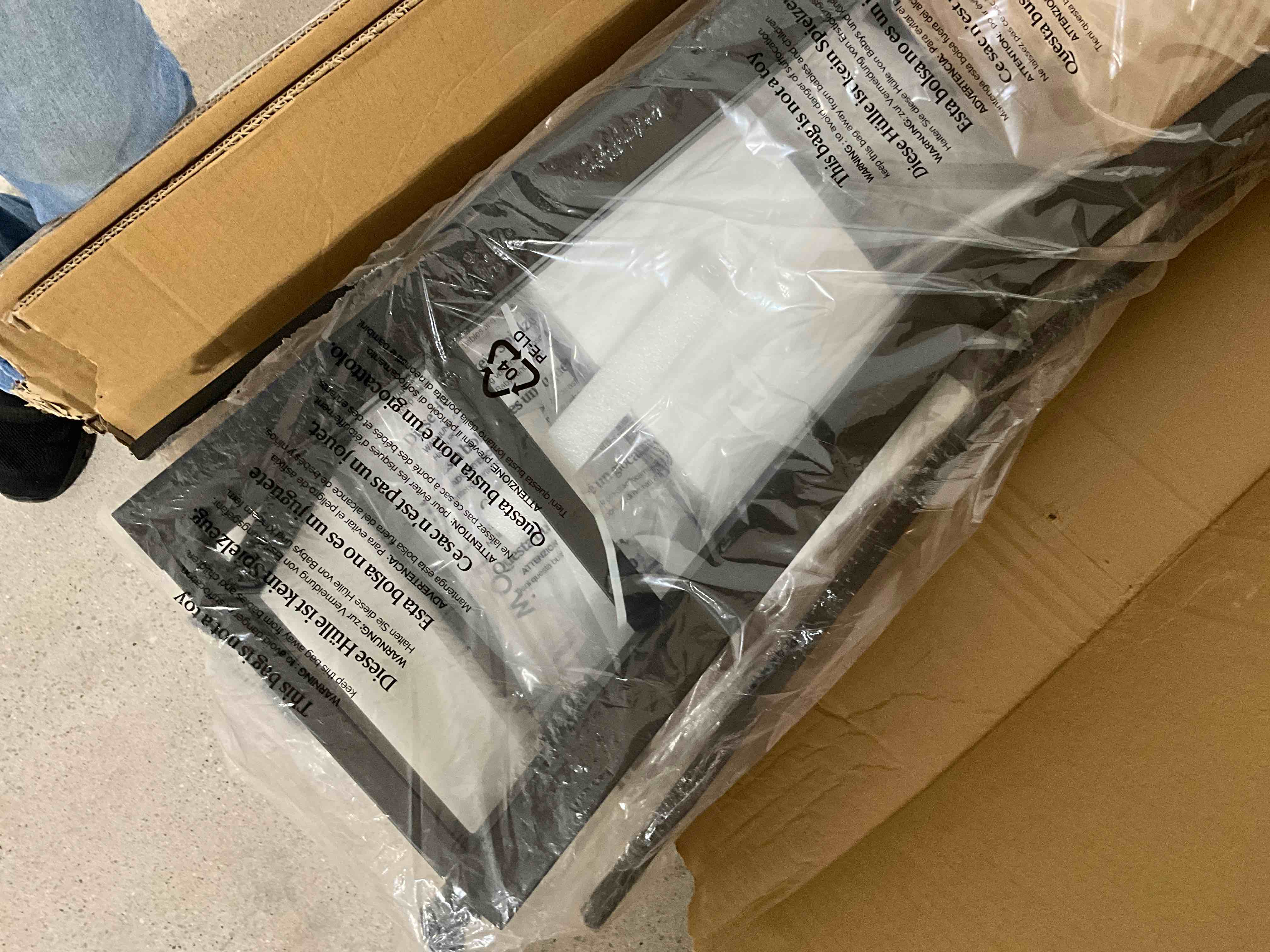 https://s3.amazonaws.com/lotting-images-prod/bidfta/BLU5776968_1718121484198.jpeg