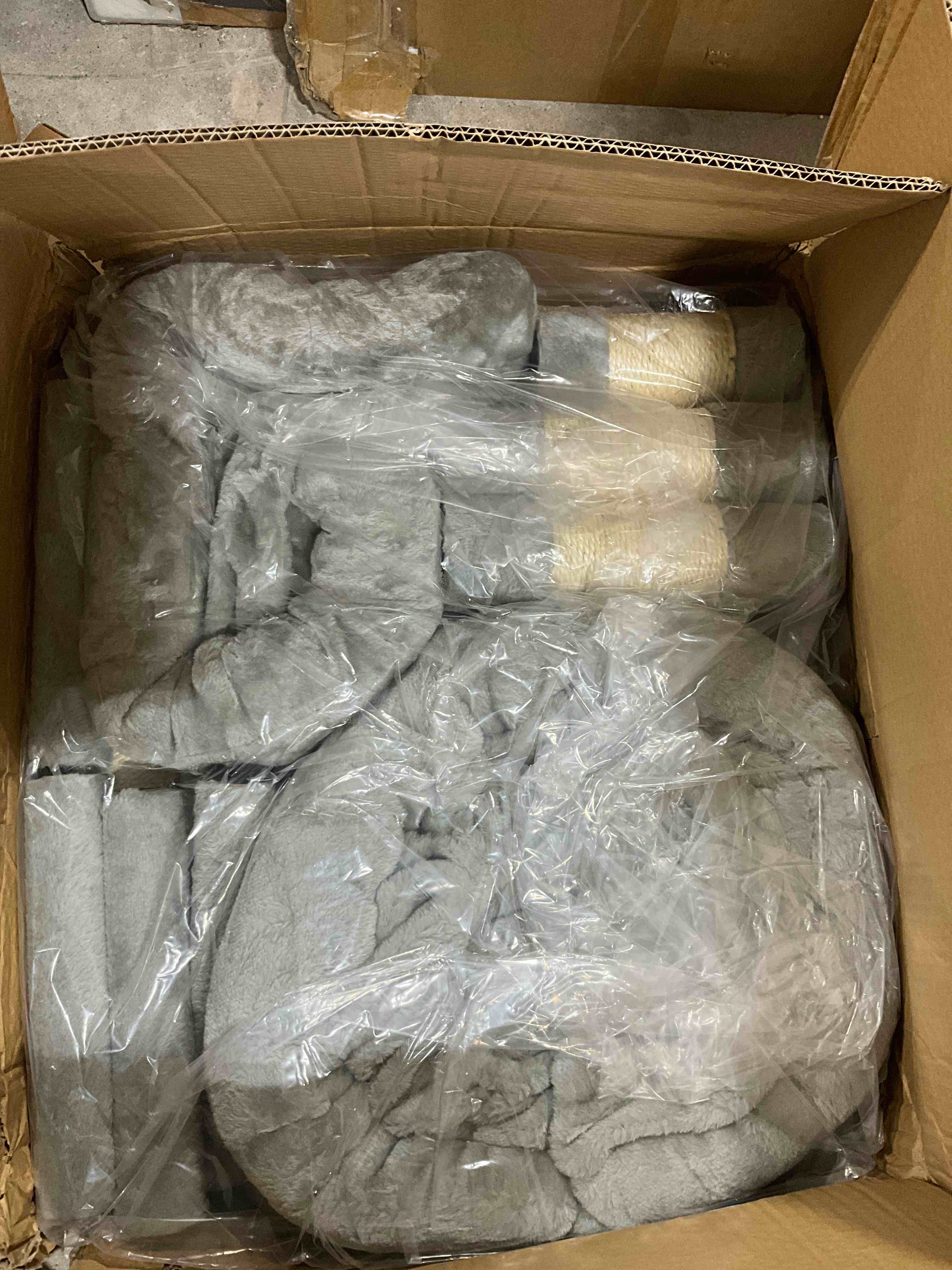 https://s3.amazonaws.com/lotting-images-prod/bidfta/BLU5777238_1718629801564.jpeg