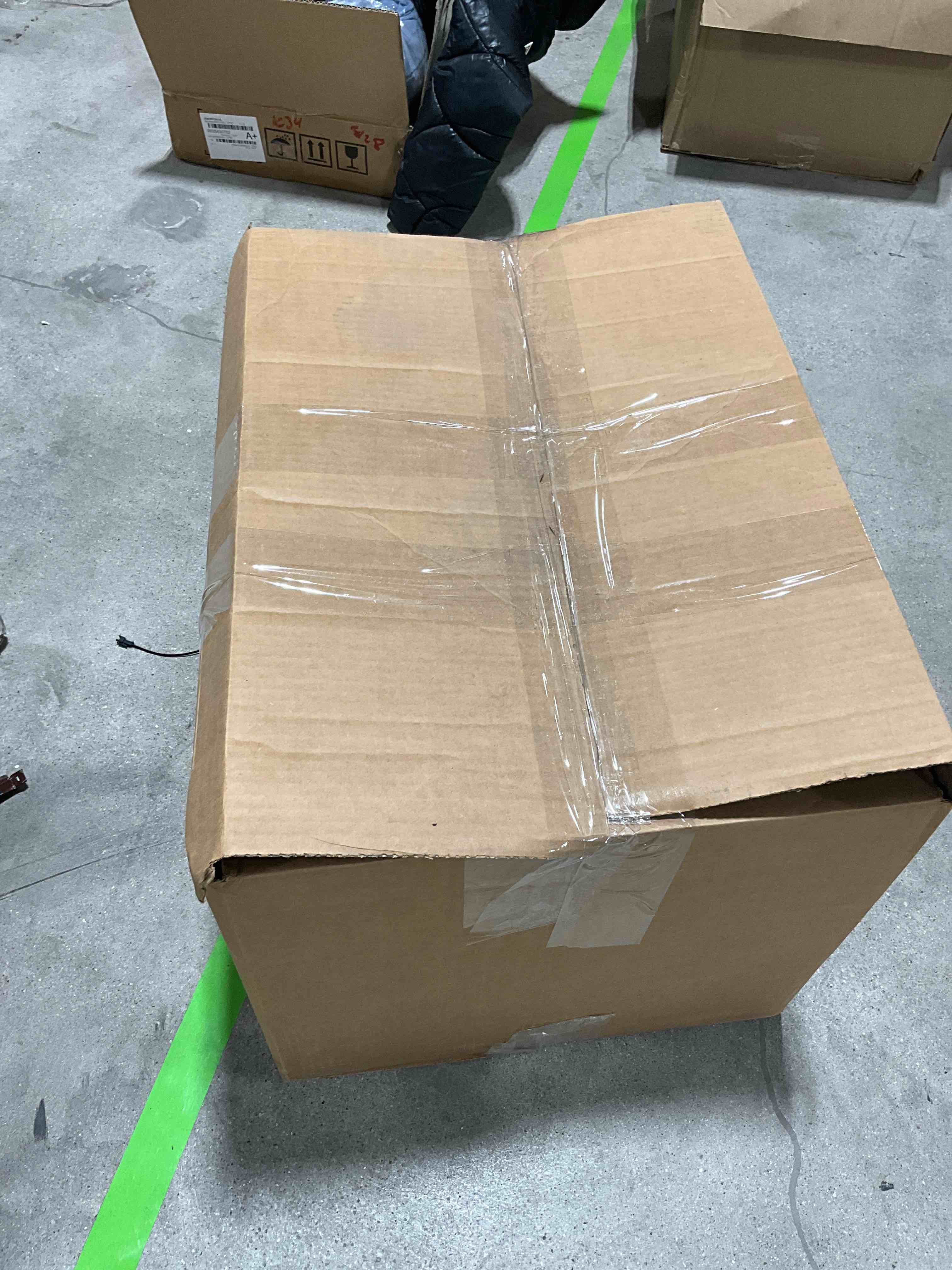 https://s3.amazonaws.com/lotting-images-prod/bidfta/BLU5778130_1720616702252.jpeg