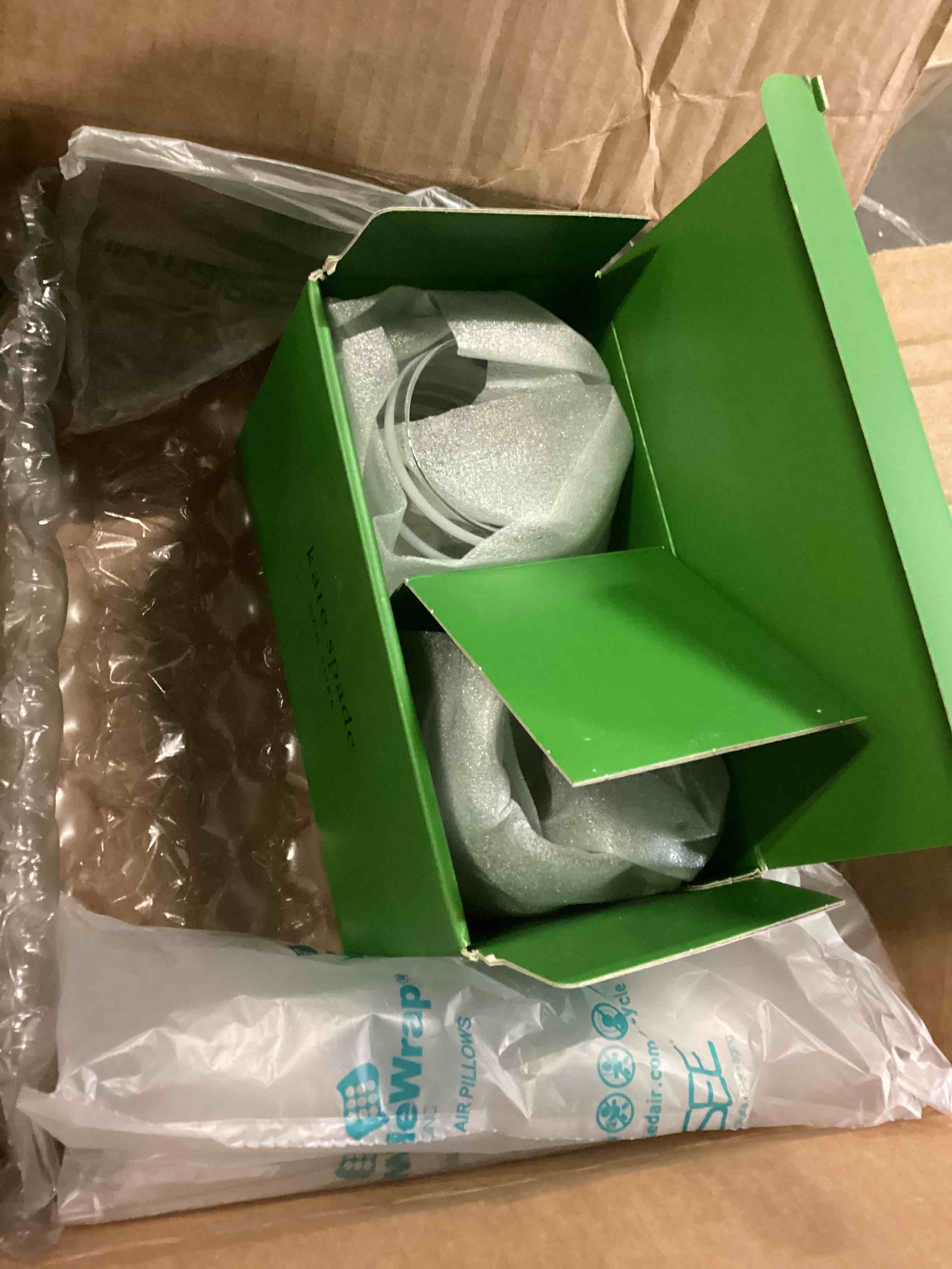 https://s3.amazonaws.com/lotting-images-prod/bidfta/BLU5779964_1708438838390.jpeg