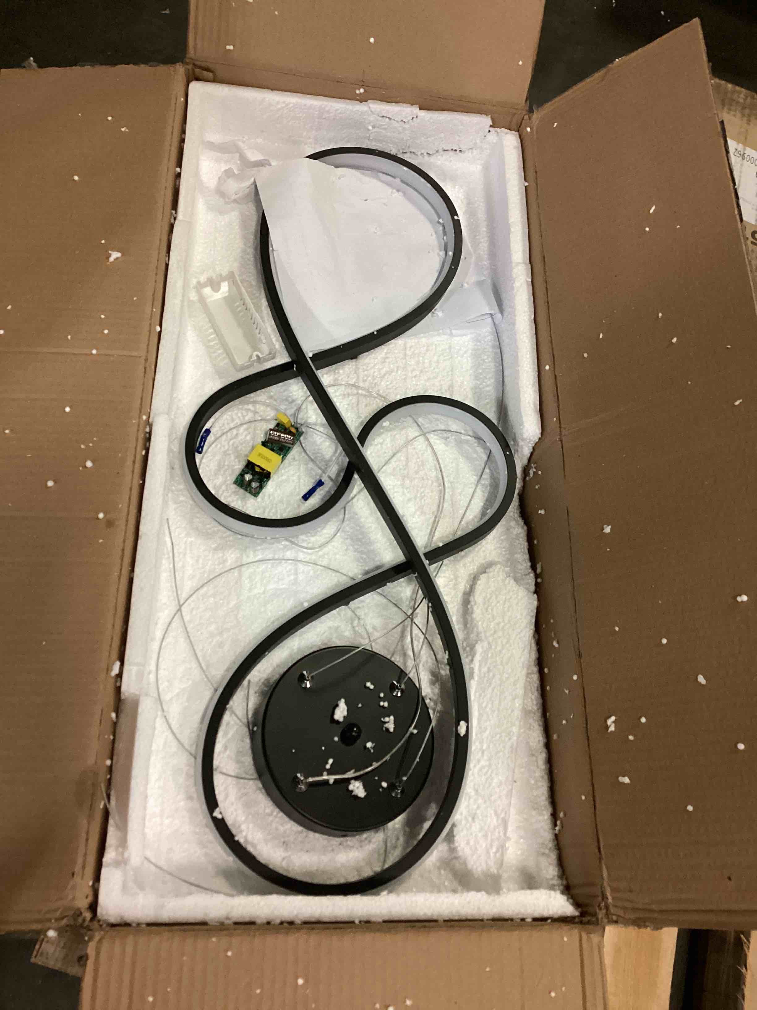 https://s3.amazonaws.com/lotting-images-prod/bidfta/BLU5779970_1708442743467.jpeg