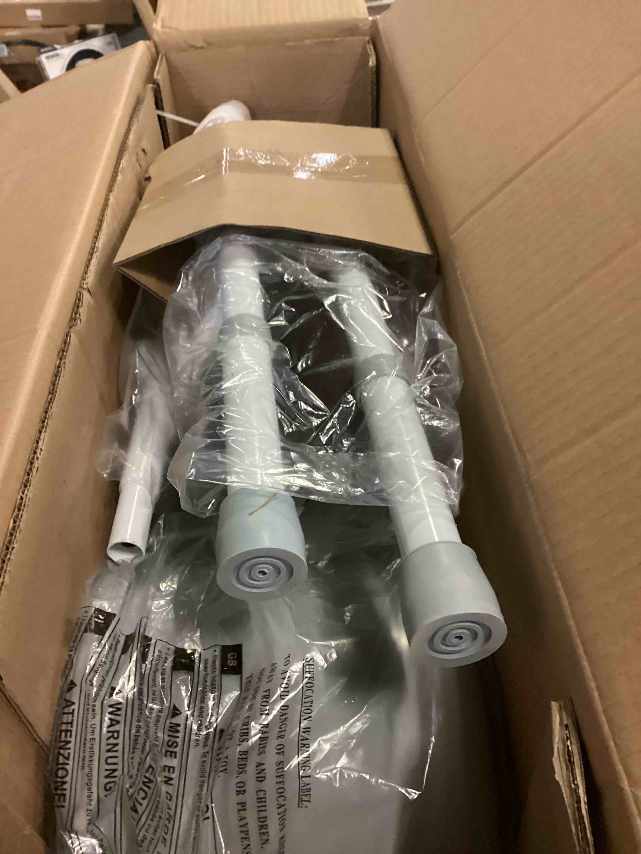 https://s3.amazonaws.com/lotting-images-prod/bidfta/BLU5780216_1708702525261.jpeg