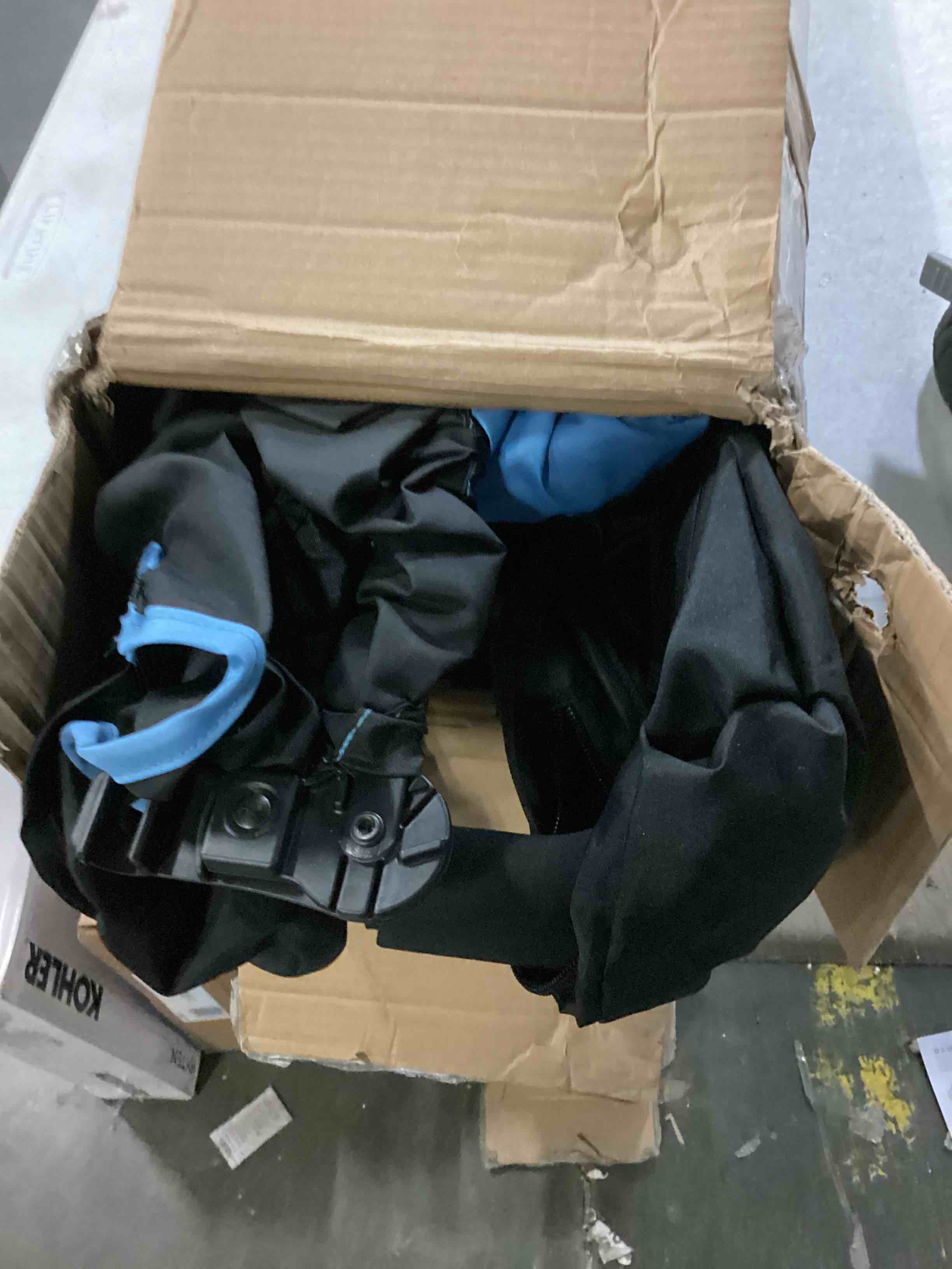 https://s3.amazonaws.com/lotting-images-prod/bidfta/BLU5780451_1709138468608.jpeg