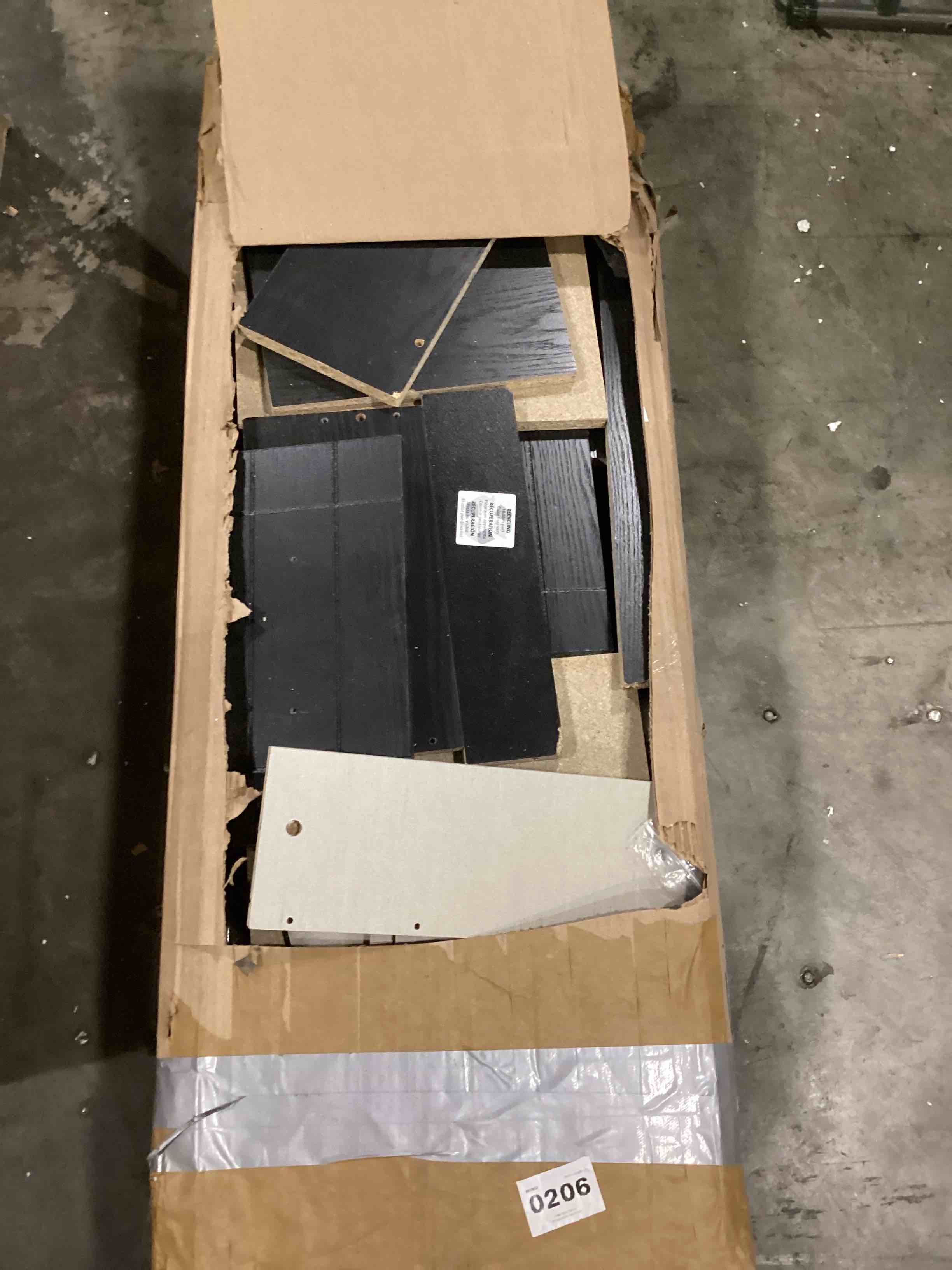 https://s3.amazonaws.com/lotting-images-prod/bidfta/BLU5781718_1707754588573.jpeg