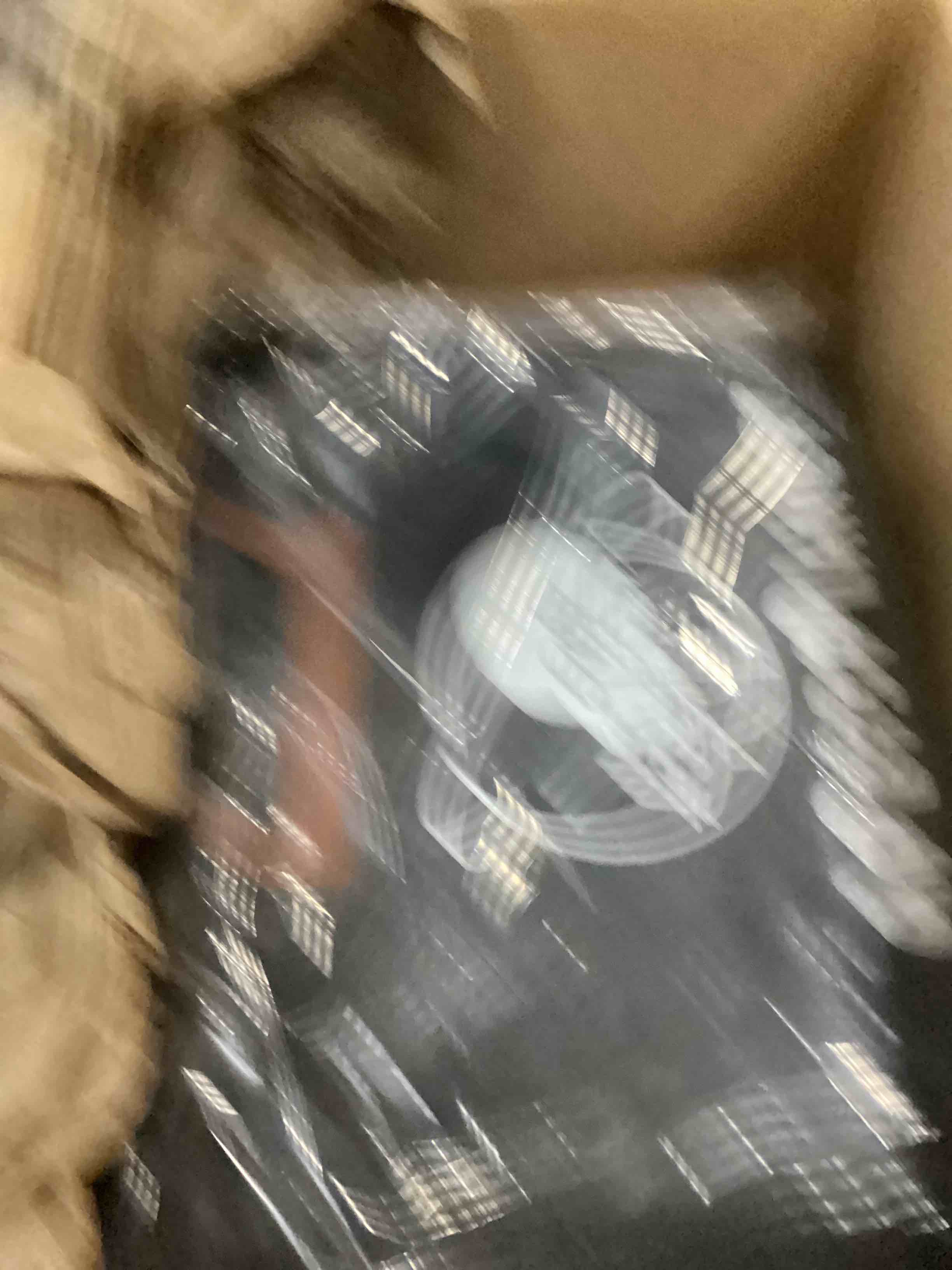 https://s3.amazonaws.com/lotting-images-prod/bidfta/BLU5782068_1708091119605.jpeg