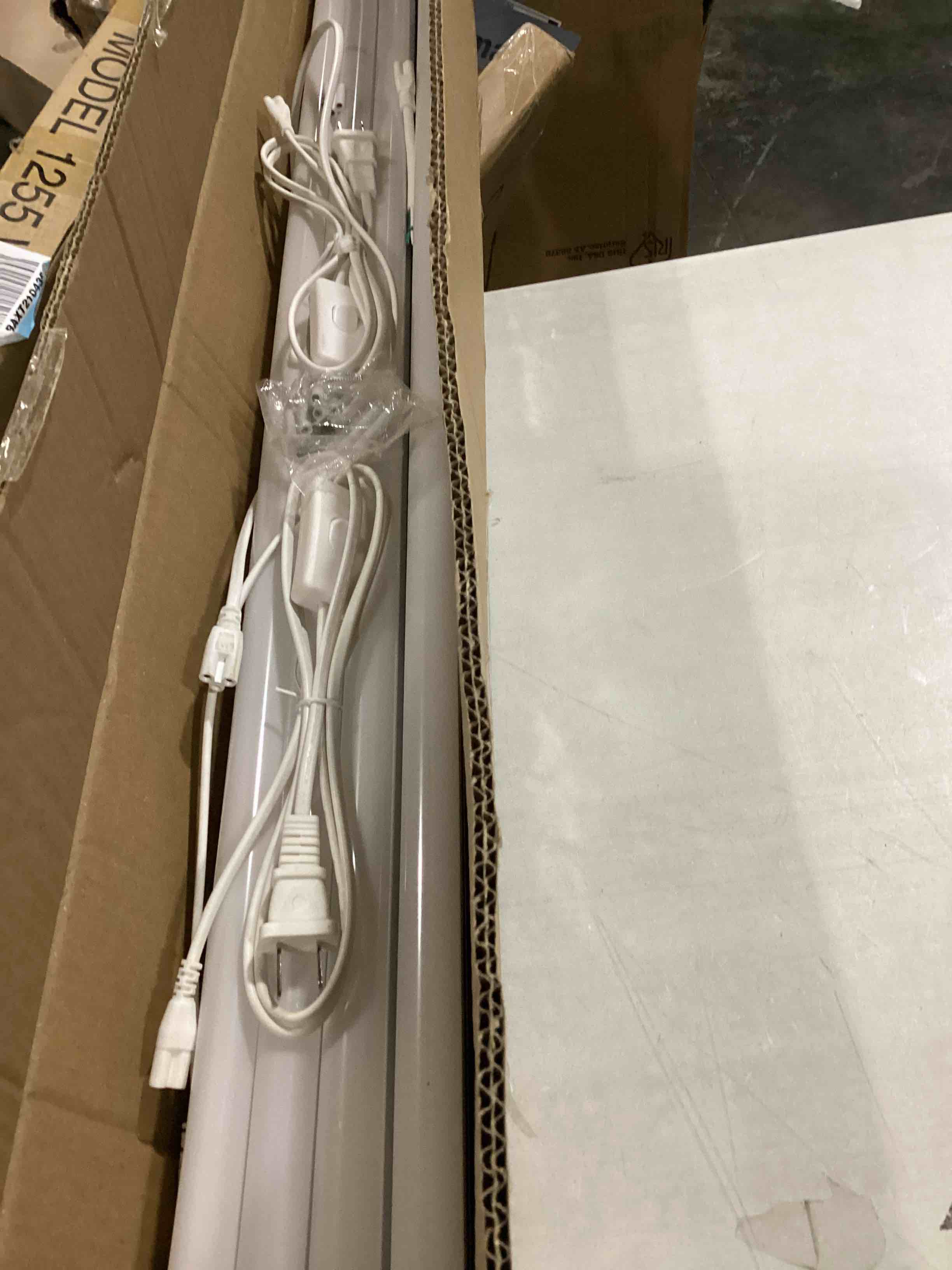https://s3.amazonaws.com/lotting-images-prod/bidfta/BLU5782094_1708100186355.jpeg