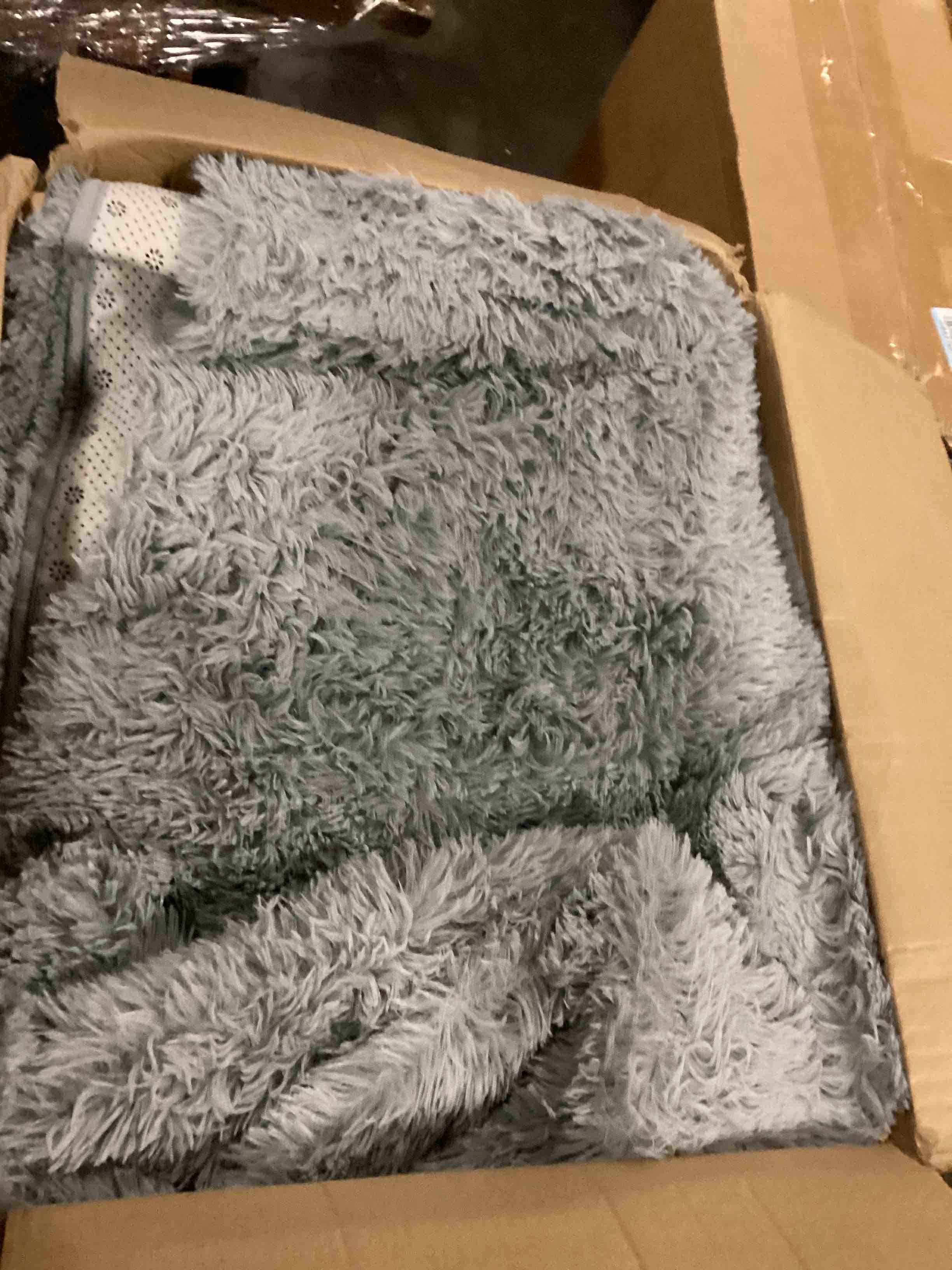 https://s3.amazonaws.com/lotting-images-prod/bidfta/BLU5782182_1708350584385.jpeg