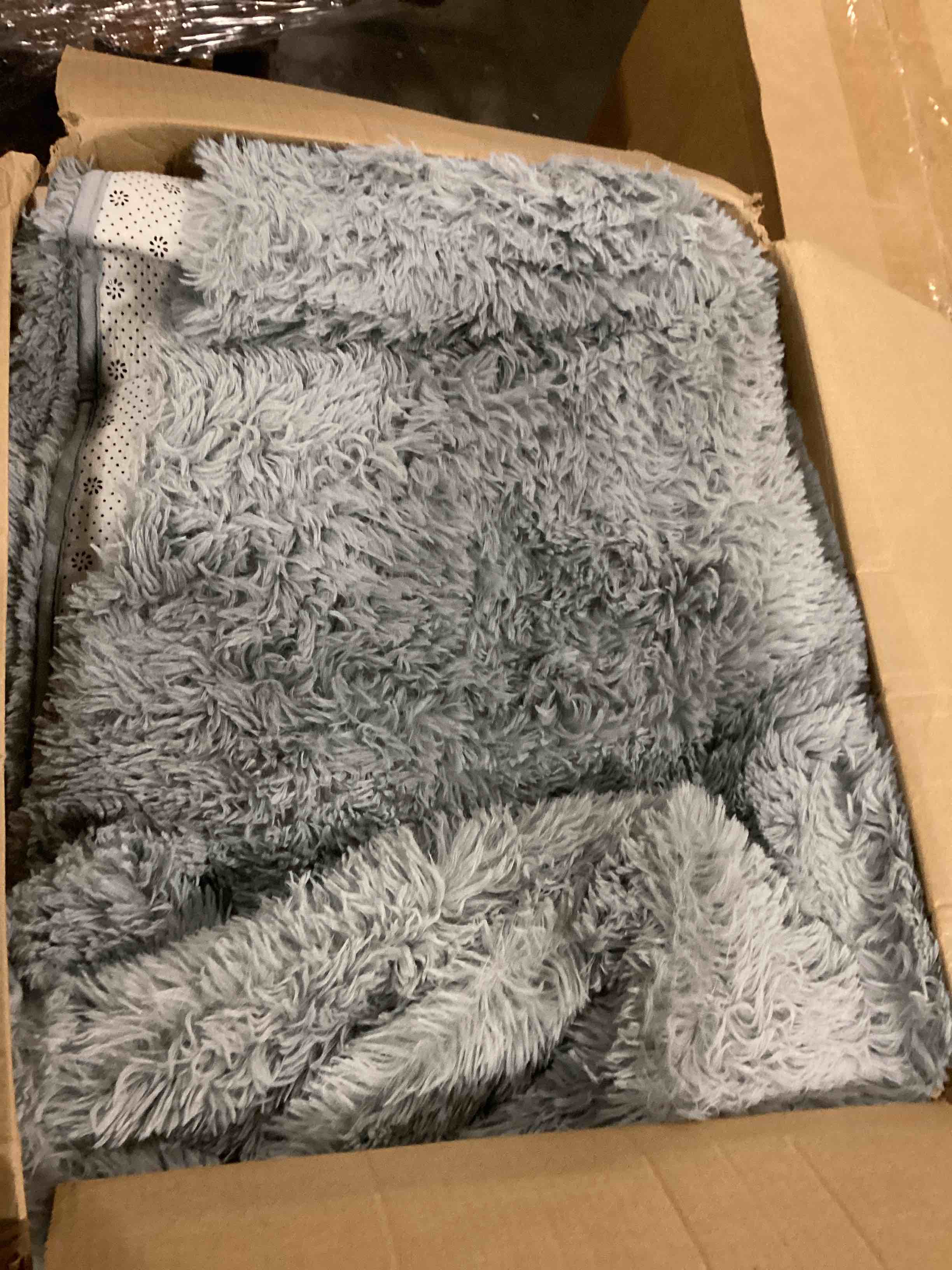 https://s3.amazonaws.com/lotting-images-prod/bidfta/BLU5782182_1708350585688.jpeg