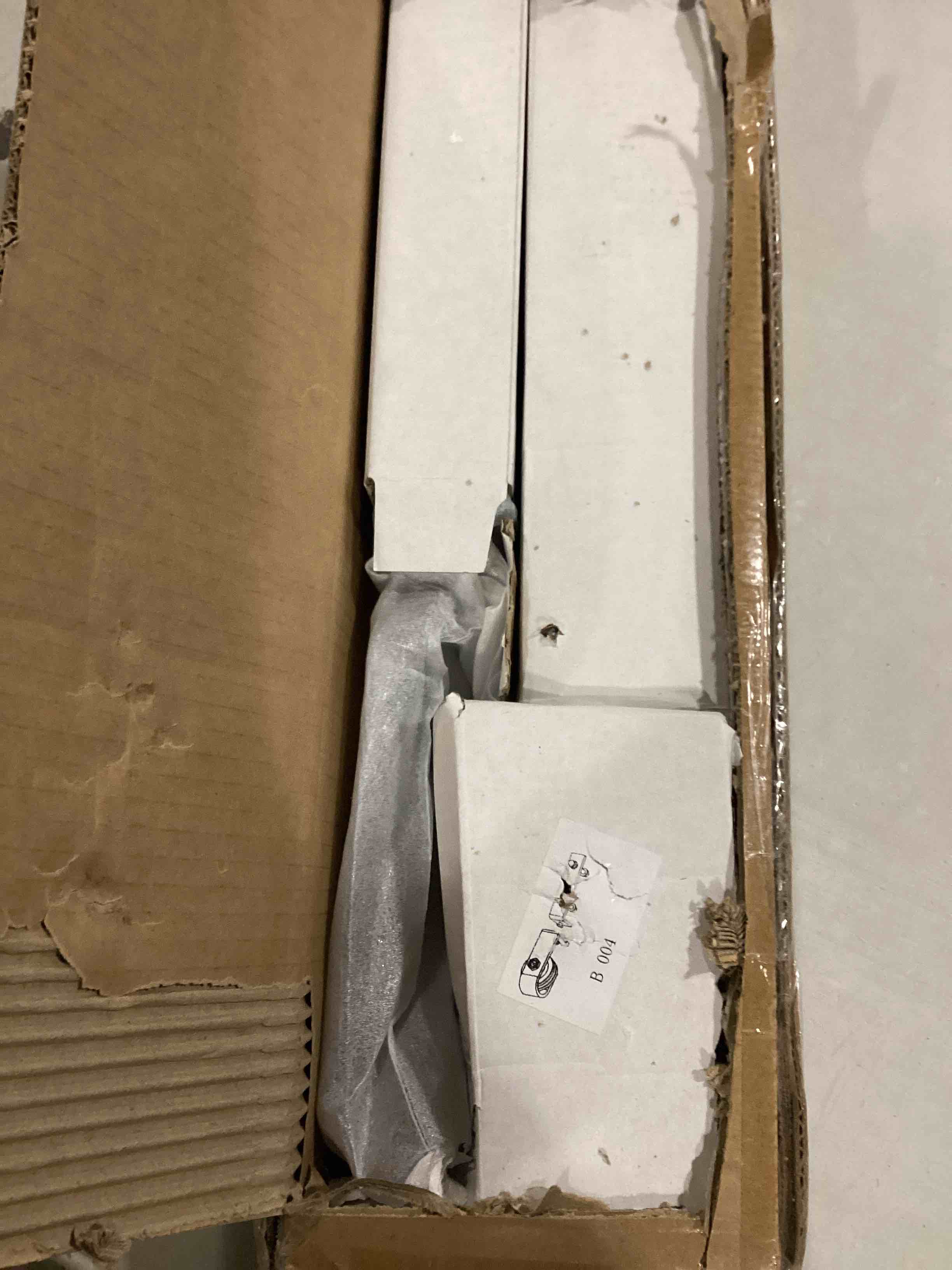 https://s3.amazonaws.com/lotting-images-prod/bidfta/BLU5782234_1708364568214.jpeg