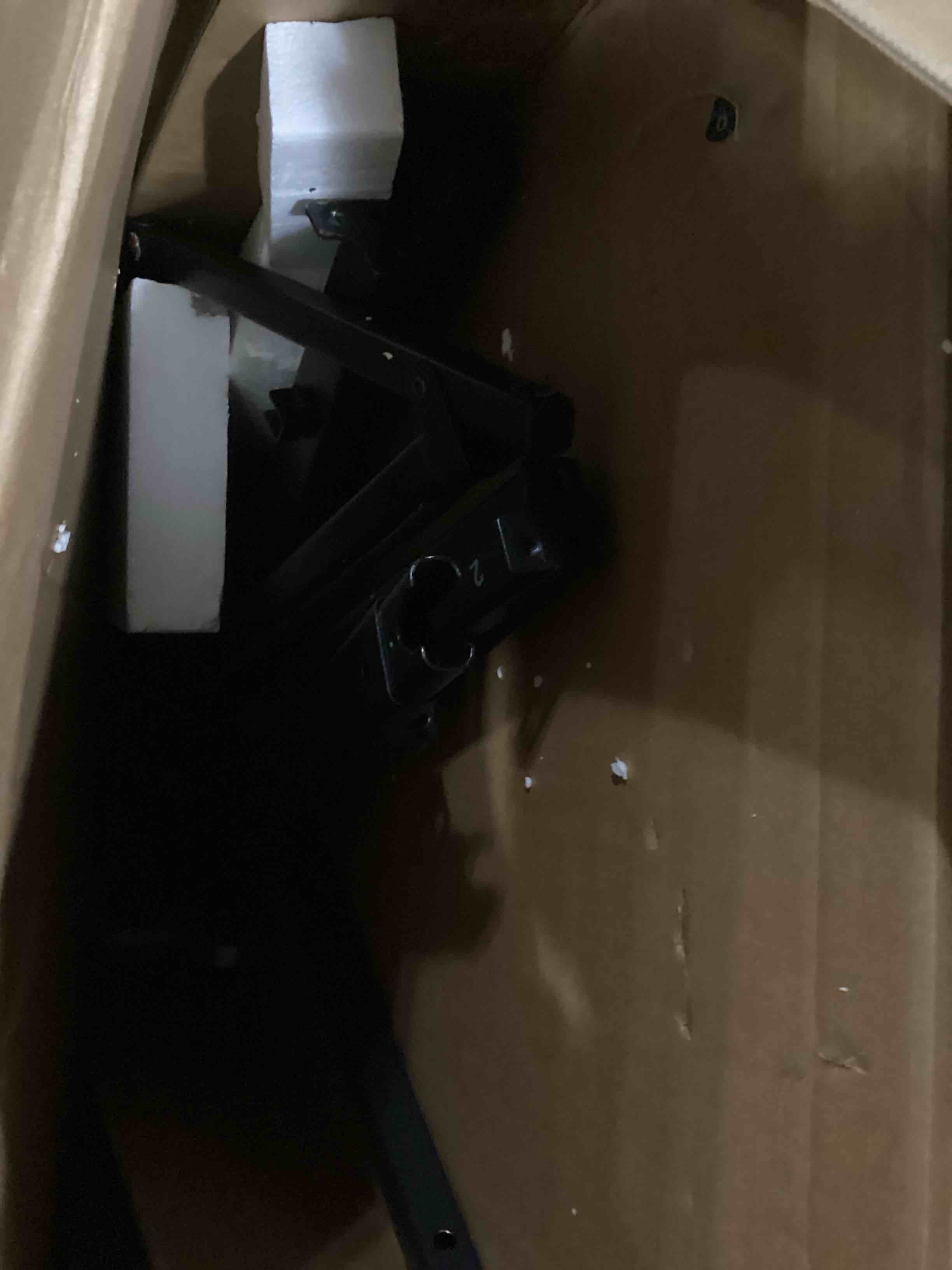 https://s3.amazonaws.com/lotting-images-prod/bidfta/BLU5782272_1708373527301.jpeg