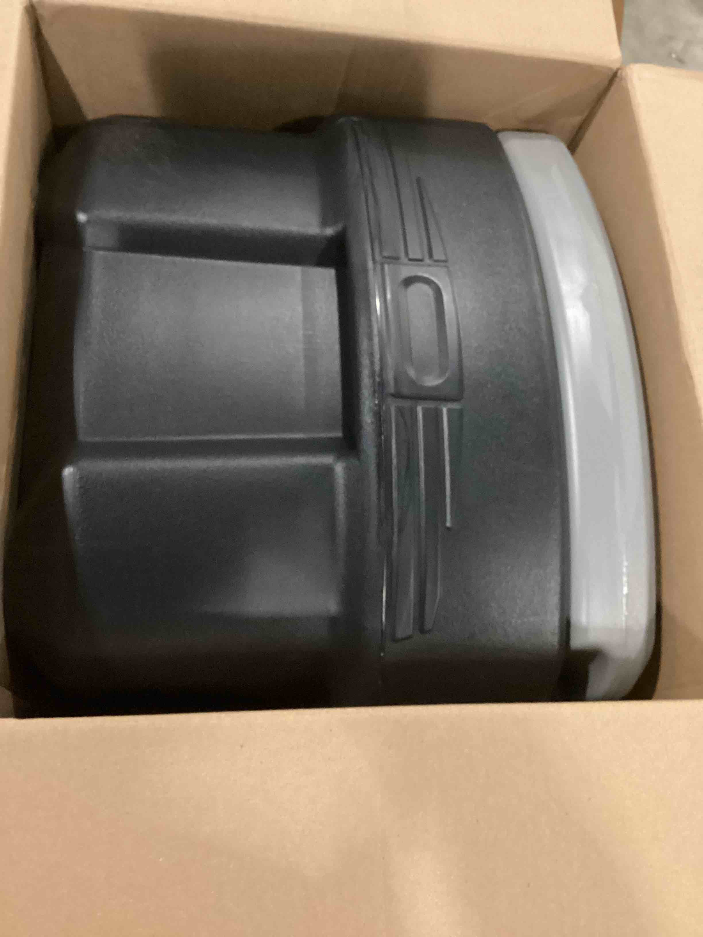 https://s3.amazonaws.com/lotting-images-prod/bidfta/BLU5782291_1708433105599.jpeg
