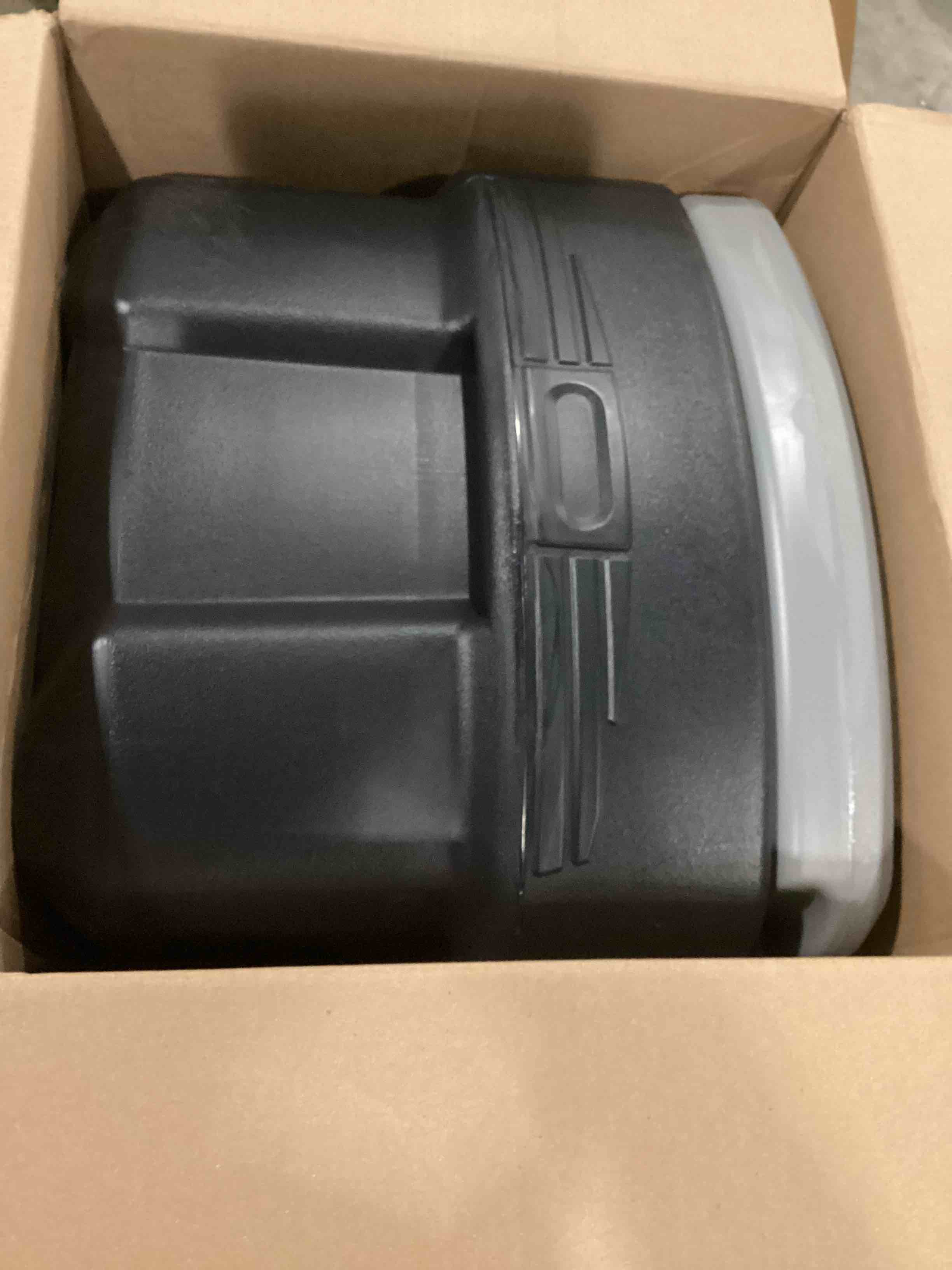 https://s3.amazonaws.com/lotting-images-prod/bidfta/BLU5782291_1708433106406.jpeg