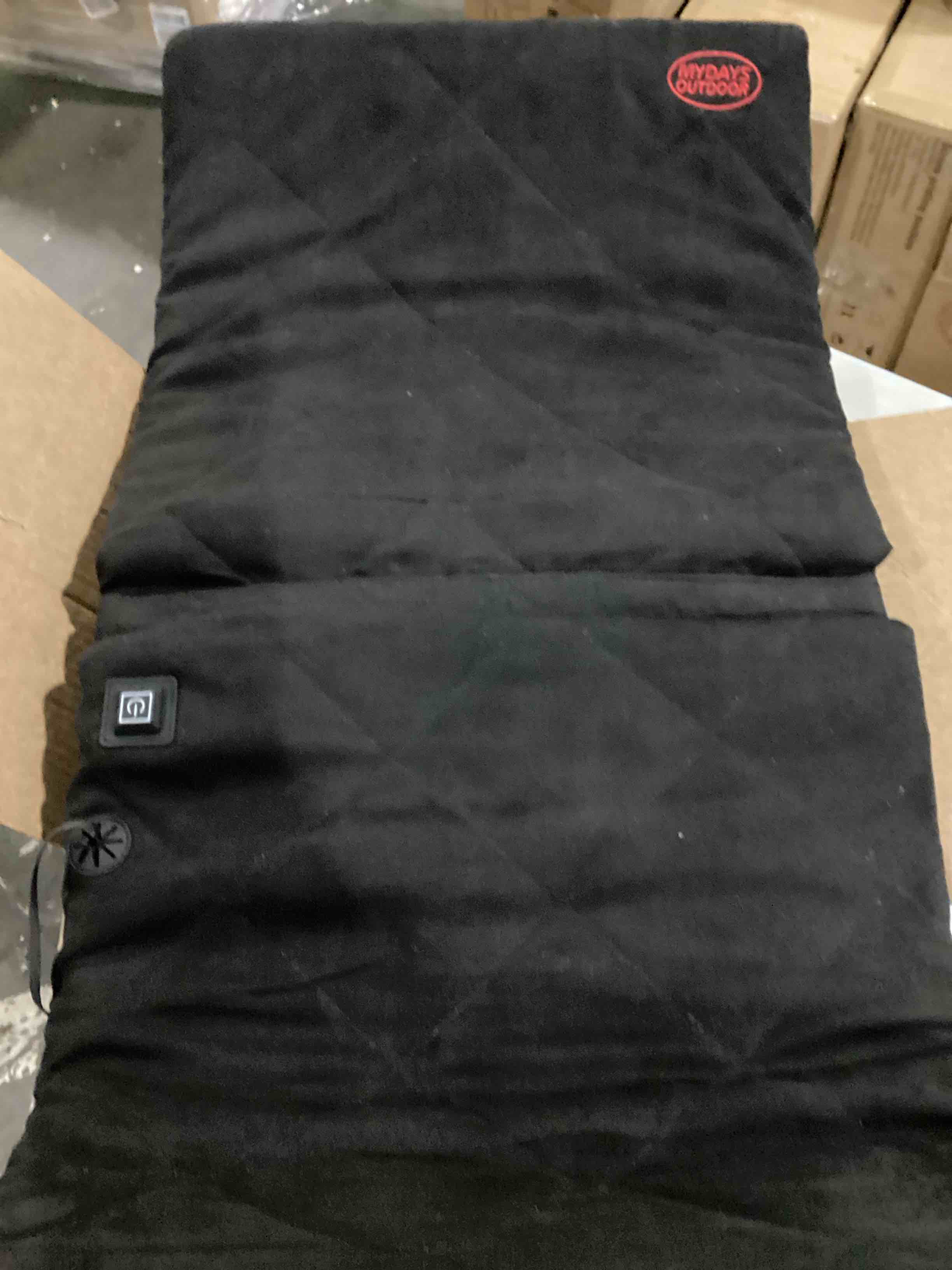 https://s3.amazonaws.com/lotting-images-prod/bidfta/BLU5782670_1709041878953.jpeg