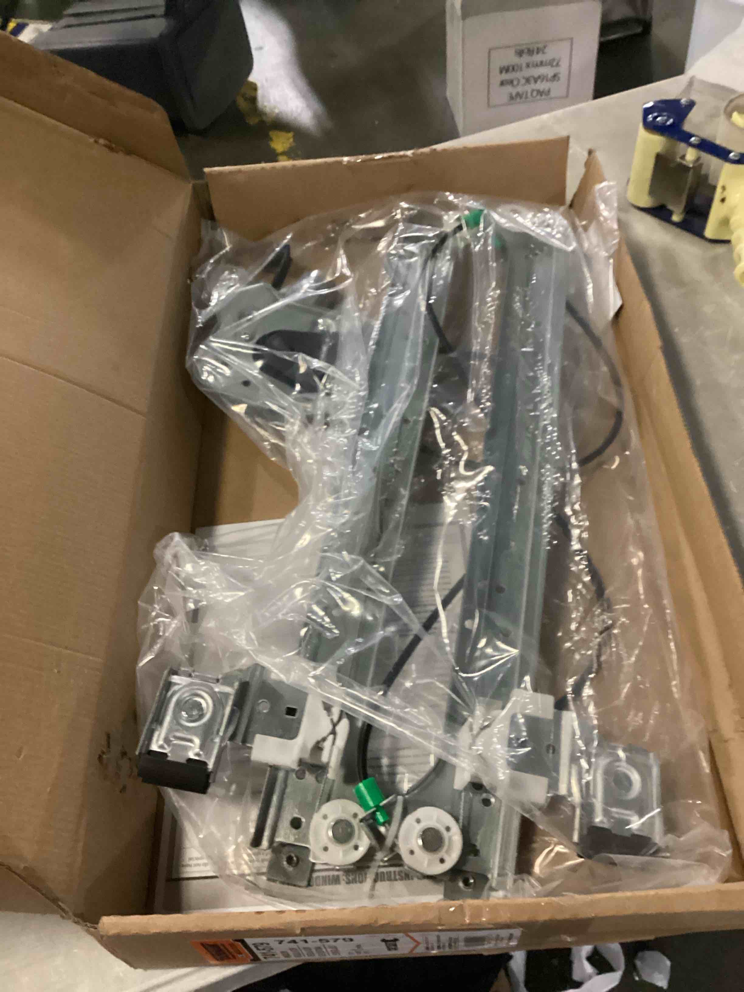 https://s3.amazonaws.com/lotting-images-prod/bidfta/BLU5782982_1708106206940.jpeg