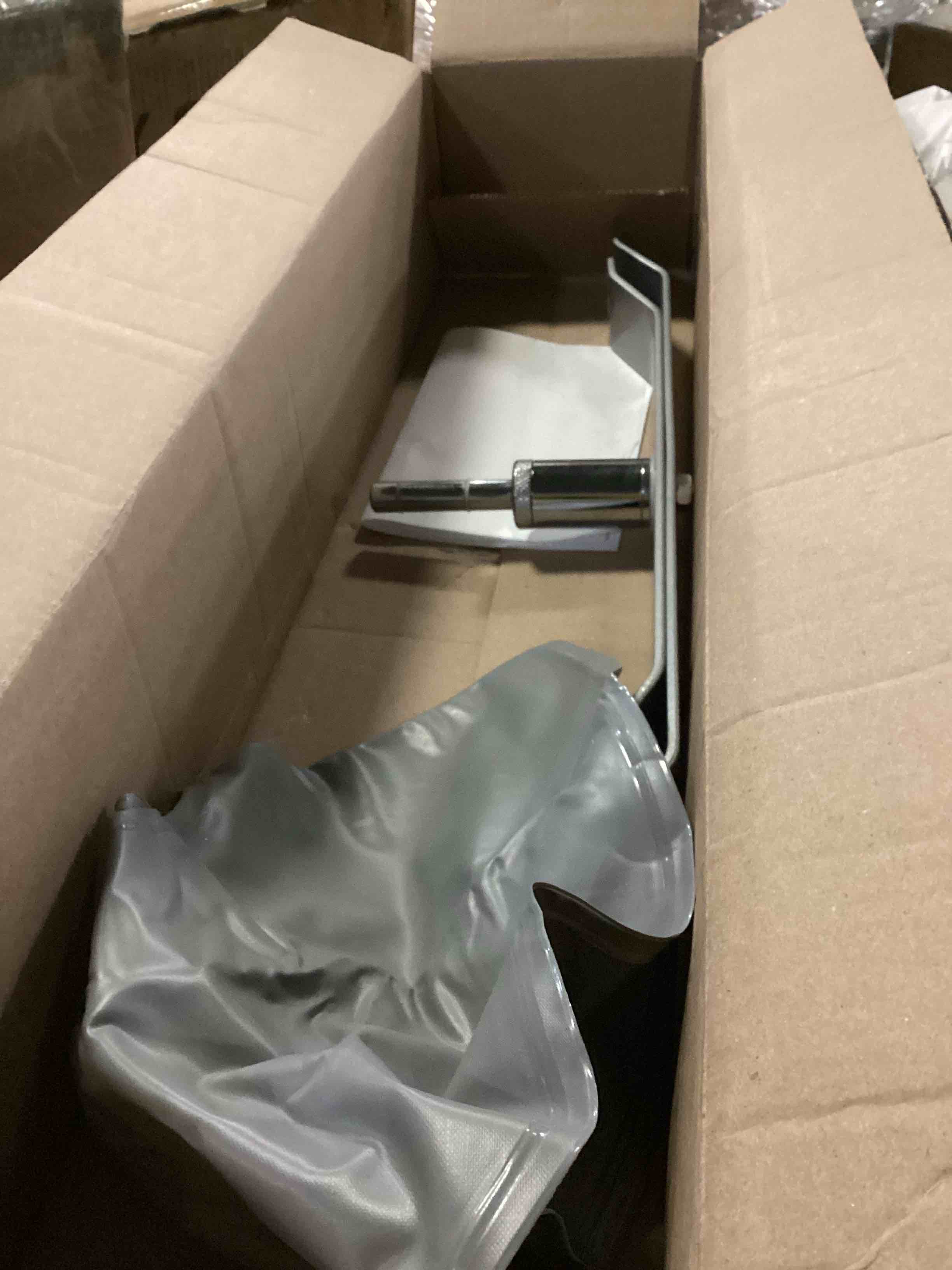 https://s3.amazonaws.com/lotting-images-prod/bidfta/BLU5783010_1708112256976.jpeg