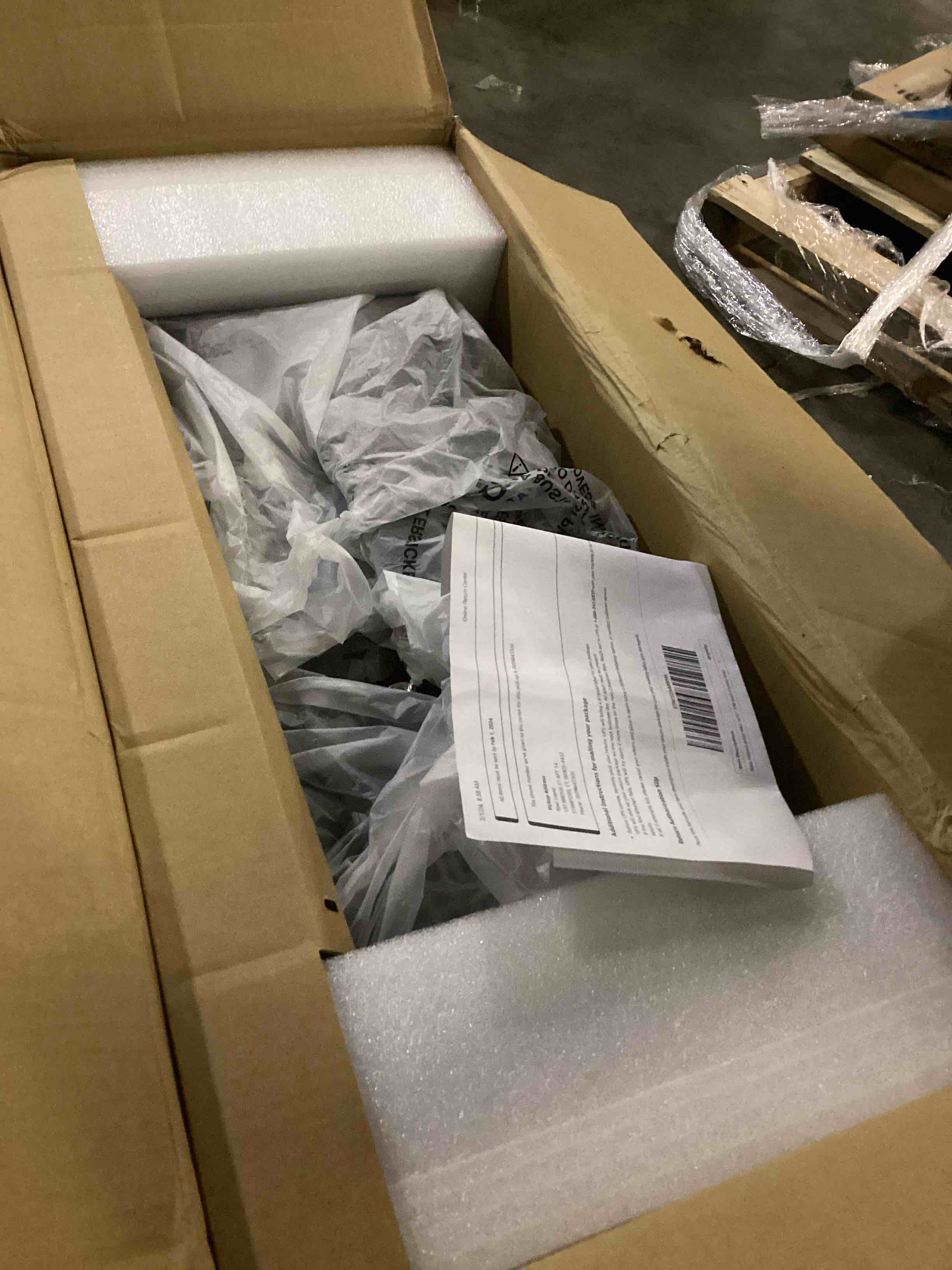 https://s3.amazonaws.com/lotting-images-prod/bidfta/BLU5783185_1708436003765.jpeg