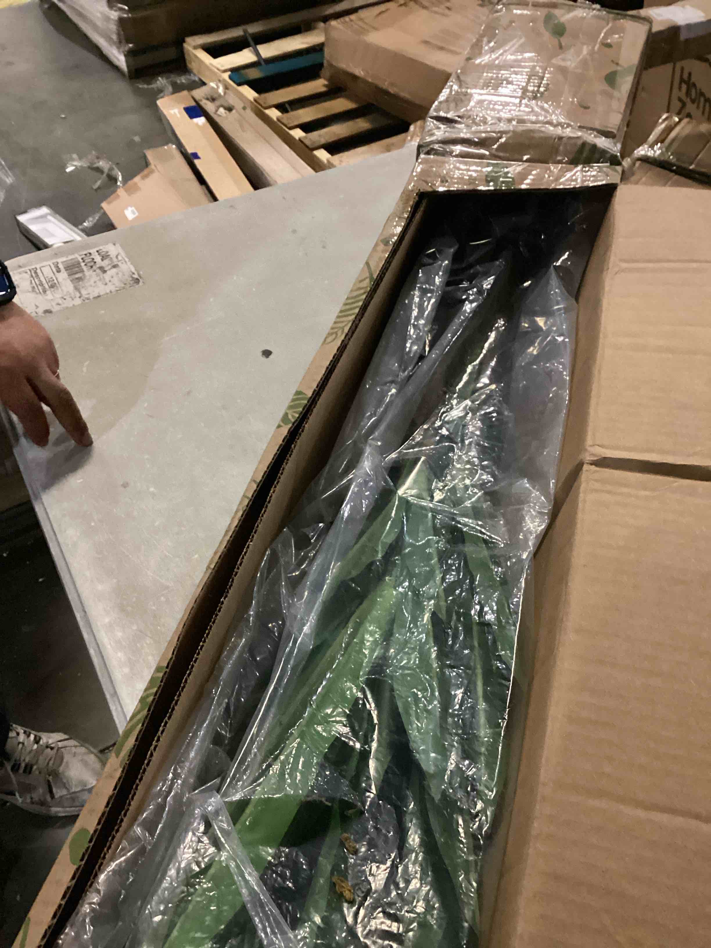 https://s3.amazonaws.com/lotting-images-prod/bidfta/BLU5784270_1710440577114.jpeg