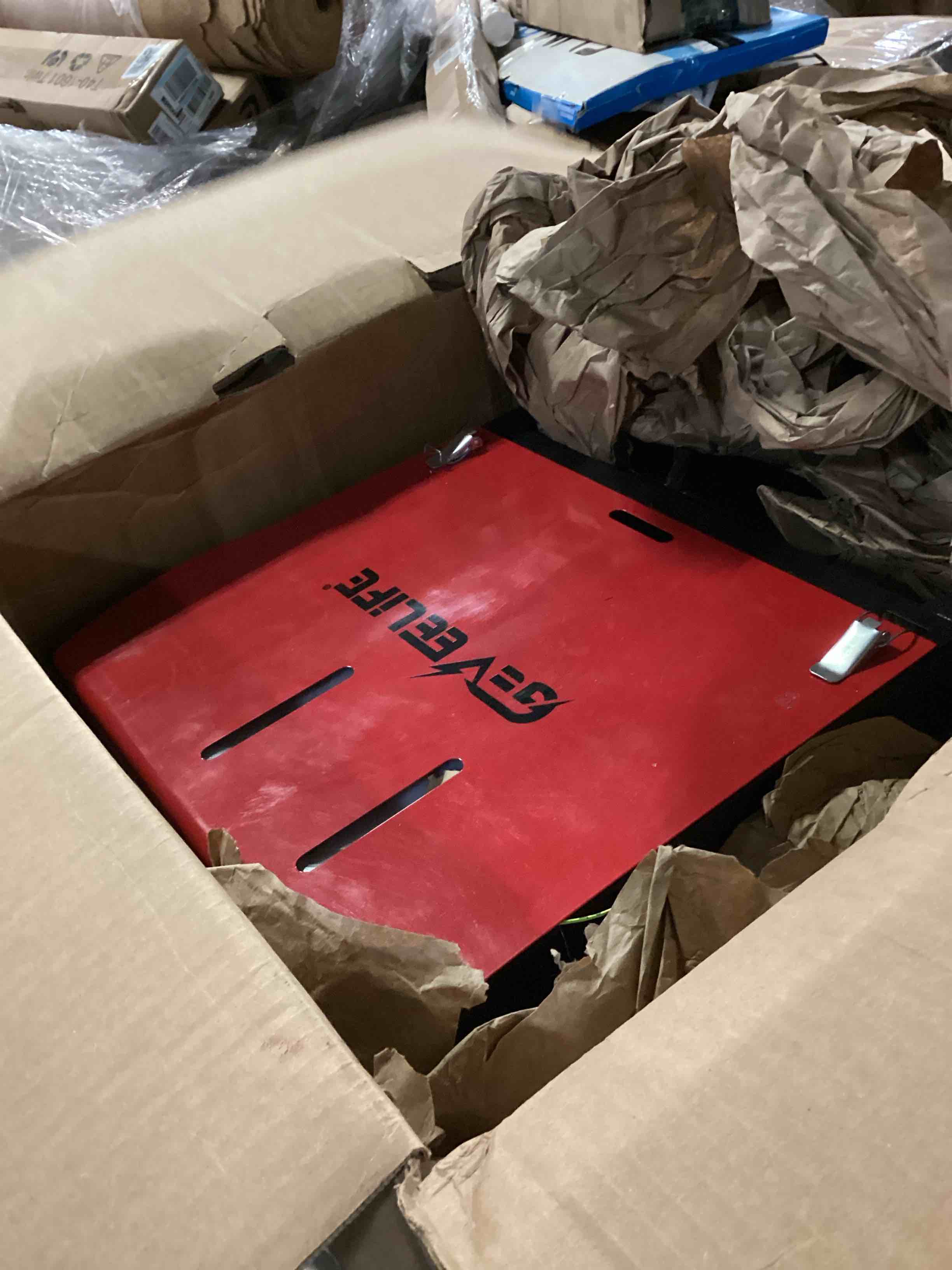 https://s3.amazonaws.com/lotting-images-prod/bidfta/BLU5784300_1710523592813.jpeg