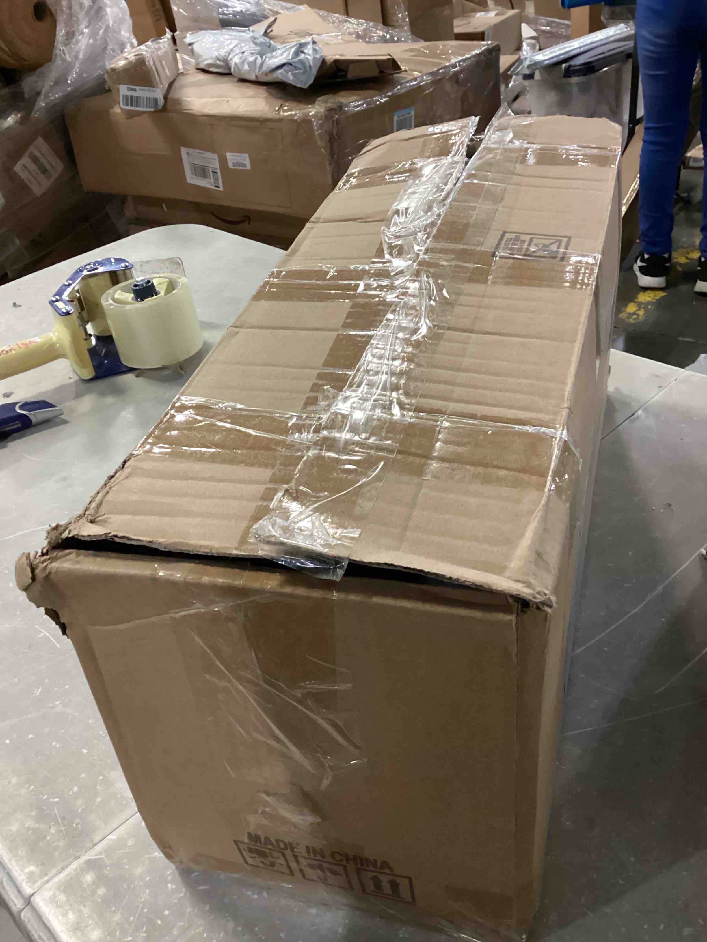 https://s3.amazonaws.com/lotting-images-prod/bidfta/BLU5784304_1710524025301.jpeg