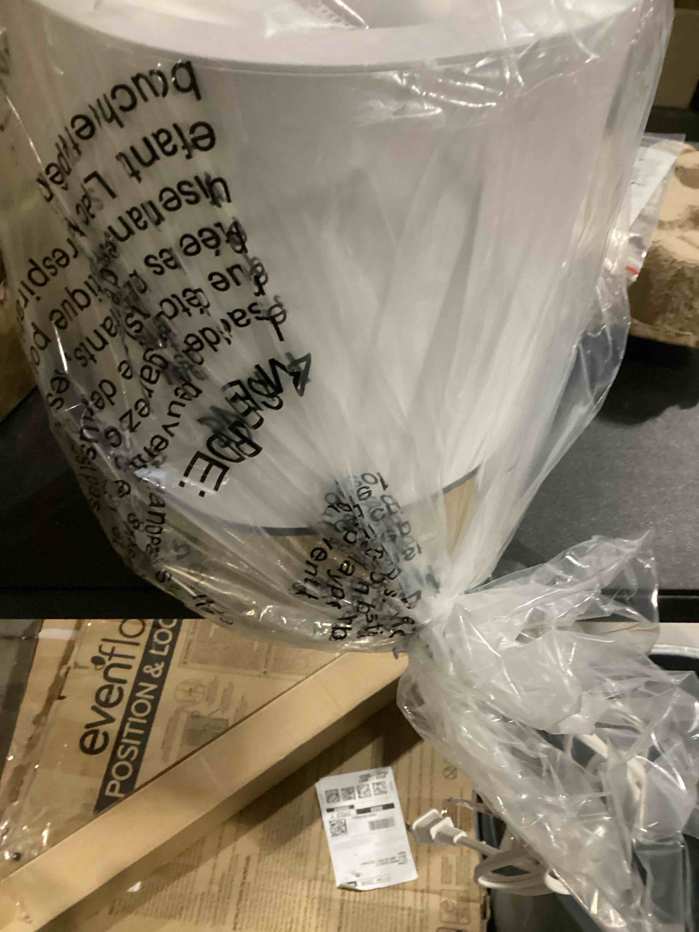 https://s3.amazonaws.com/lotting-images-prod/bidfta/BLU5784949_1708000084205.jpeg
