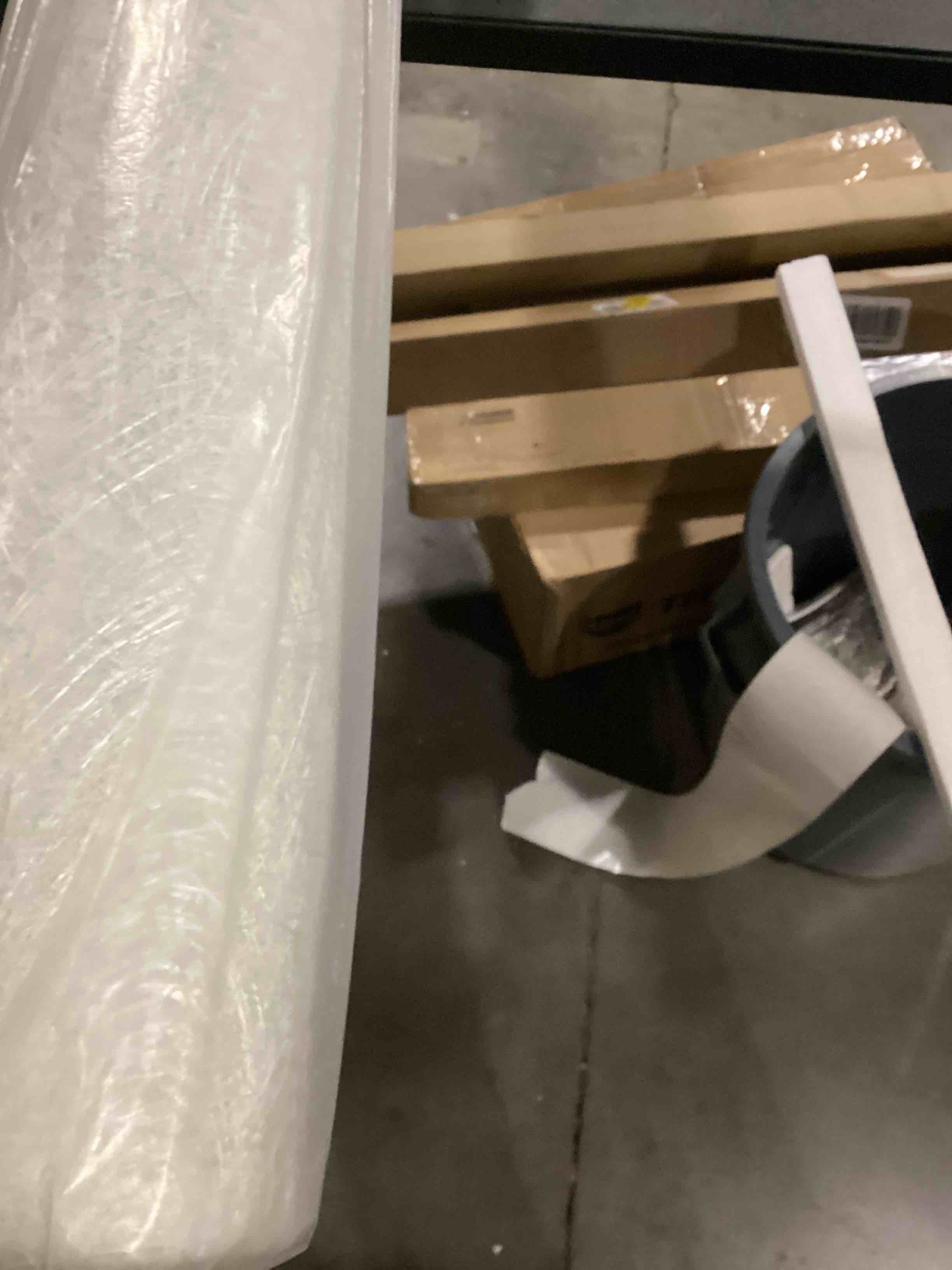 https://s3.amazonaws.com/lotting-images-prod/bidfta/BLU5785238_1708435182932.jpeg