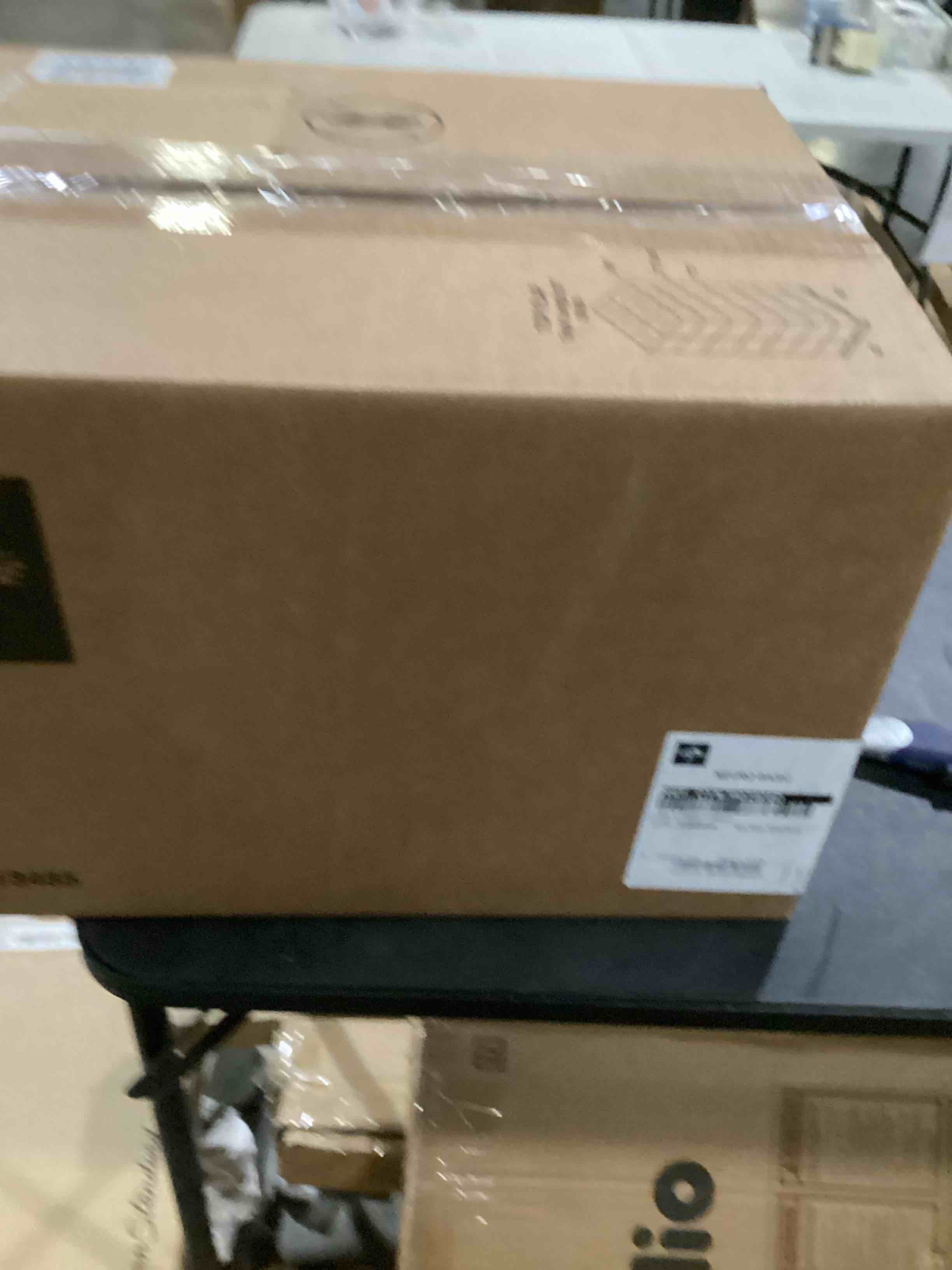 https://s3.amazonaws.com/lotting-images-prod/bidfta/BLU5785475_1708703409667.jpeg