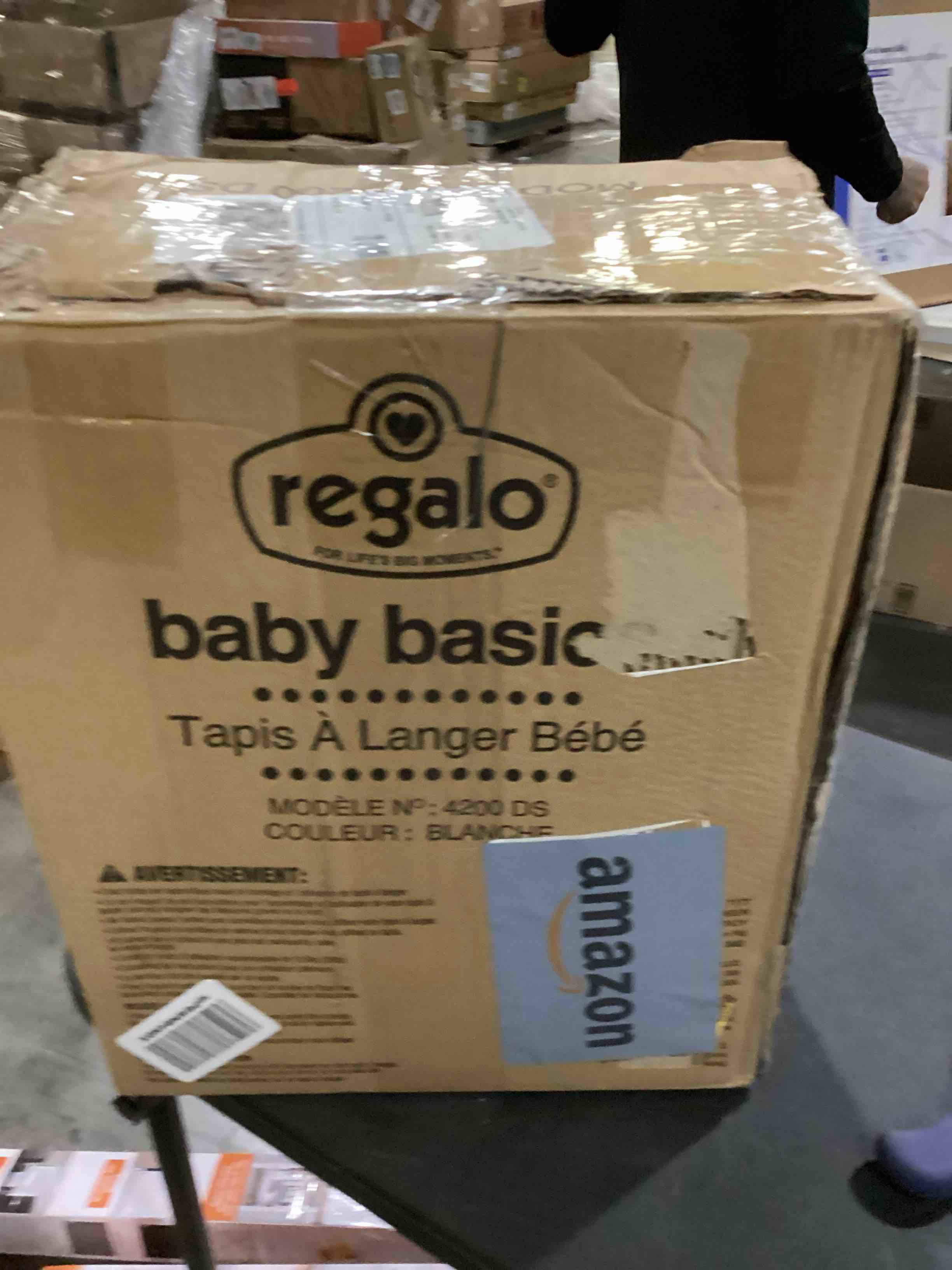 https://s3.amazonaws.com/lotting-images-prod/bidfta/BLU5785631_1709044045017.jpeg