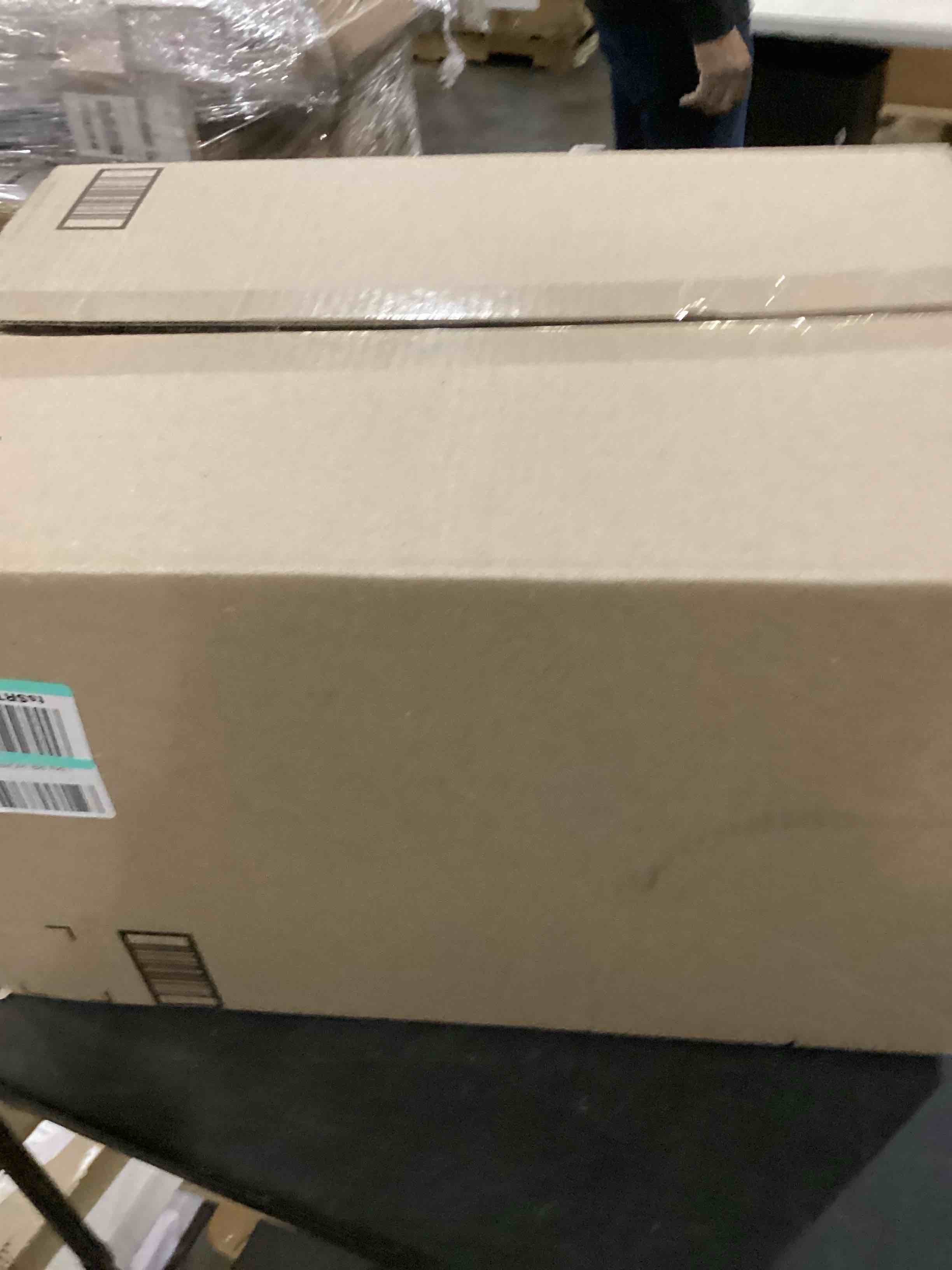 https://s3.amazonaws.com/lotting-images-prod/bidfta/BLU5785855_1709233003640.jpeg