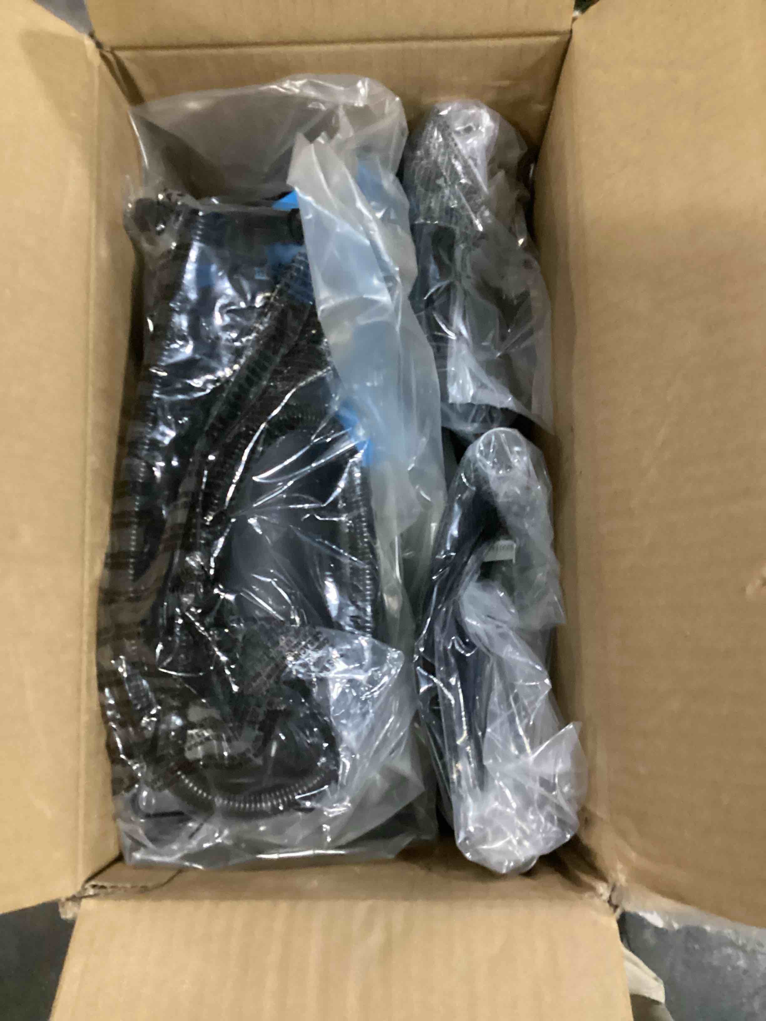 https://s3.amazonaws.com/lotting-images-prod/bidfta/BLU5785952_1708433538847.jpeg
