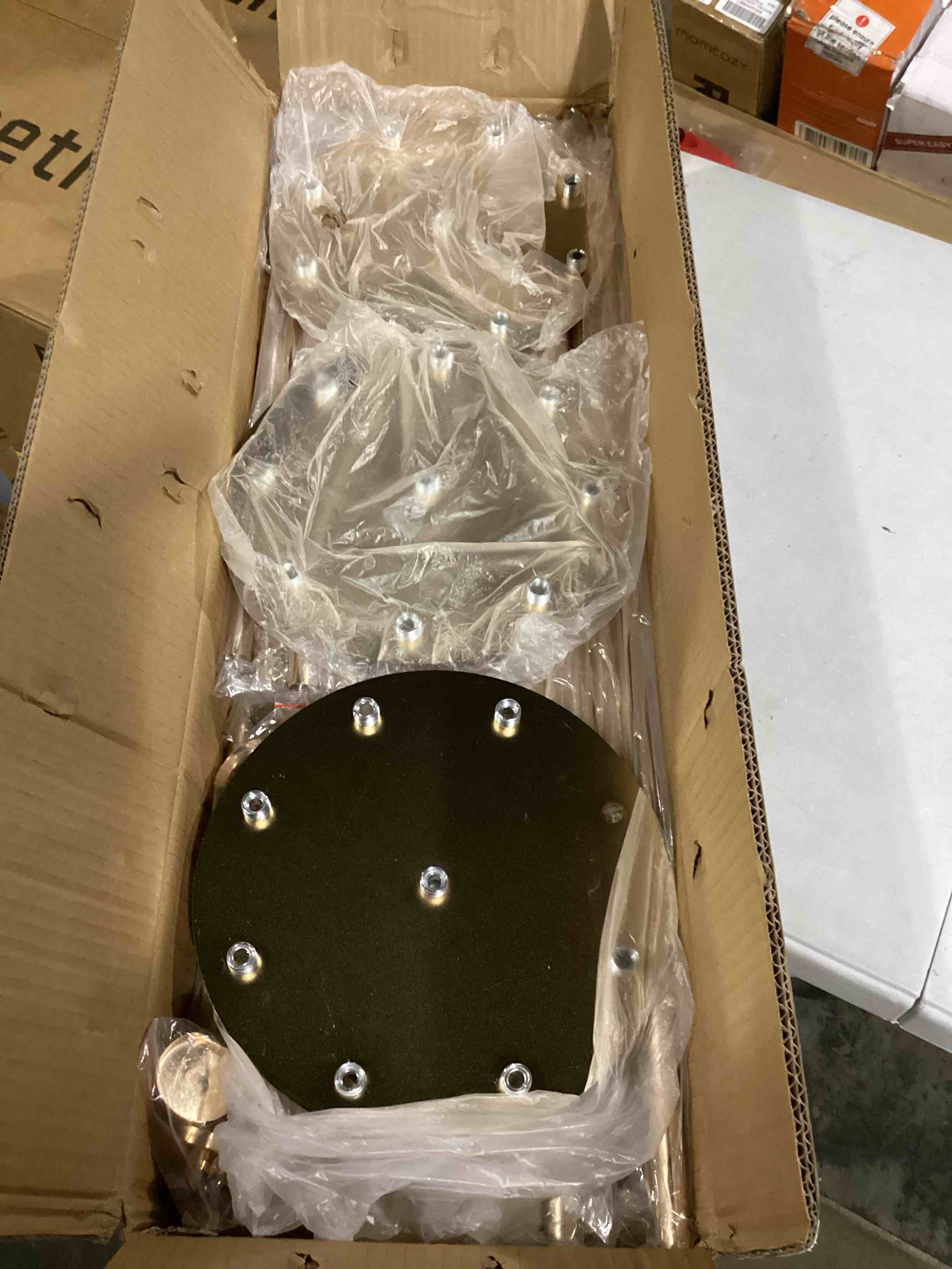 https://s3.amazonaws.com/lotting-images-prod/bidfta/BLU5785953_1708433716335.jpeg