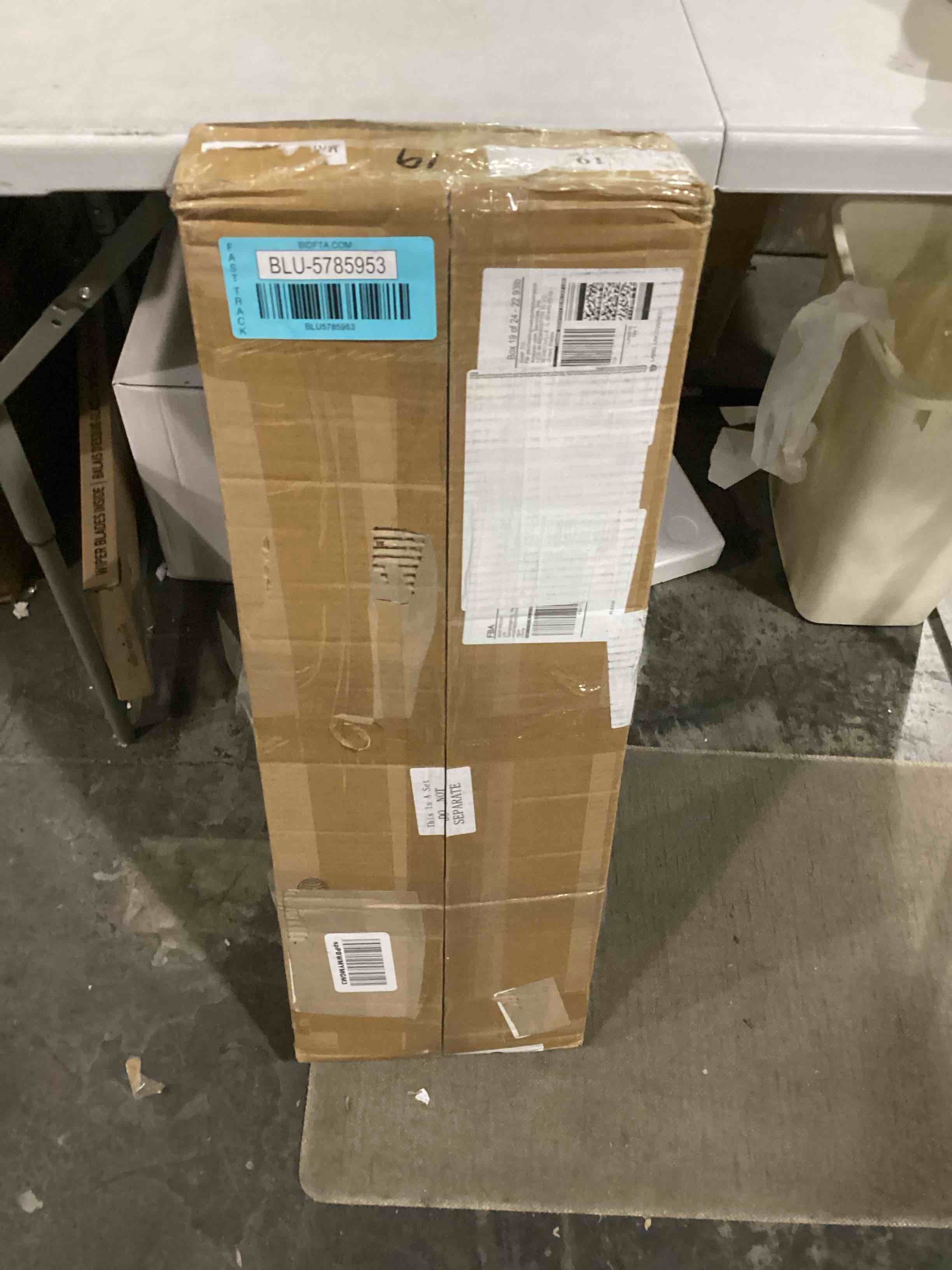 https://s3.amazonaws.com/lotting-images-prod/bidfta/BLU5785953_1708433767257.jpeg