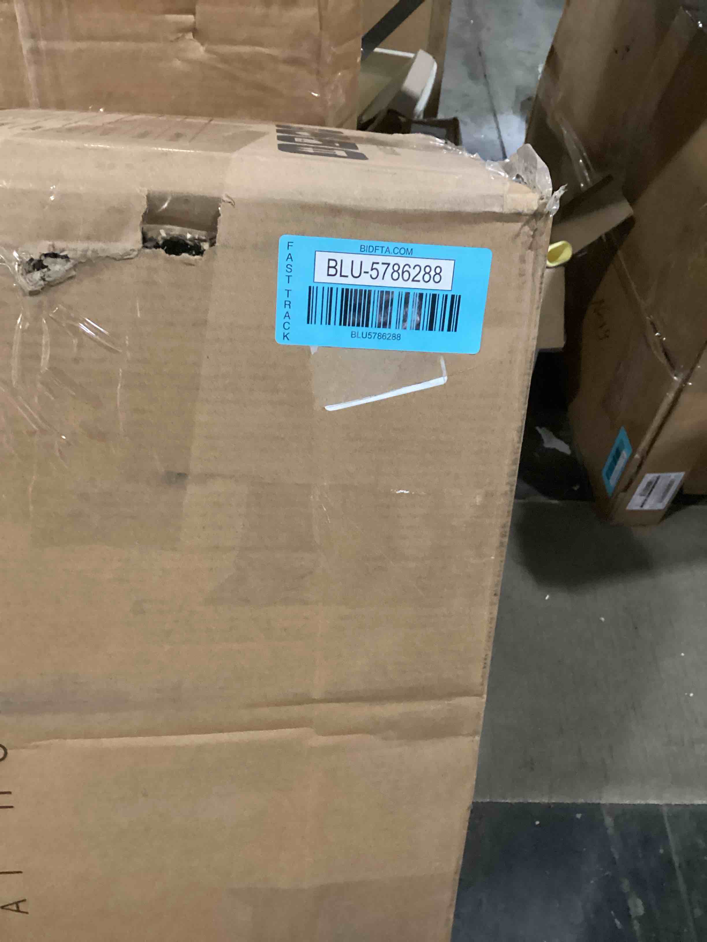 https://s3.amazonaws.com/lotting-images-prod/bidfta/BLU5786288_1709040714018.jpeg