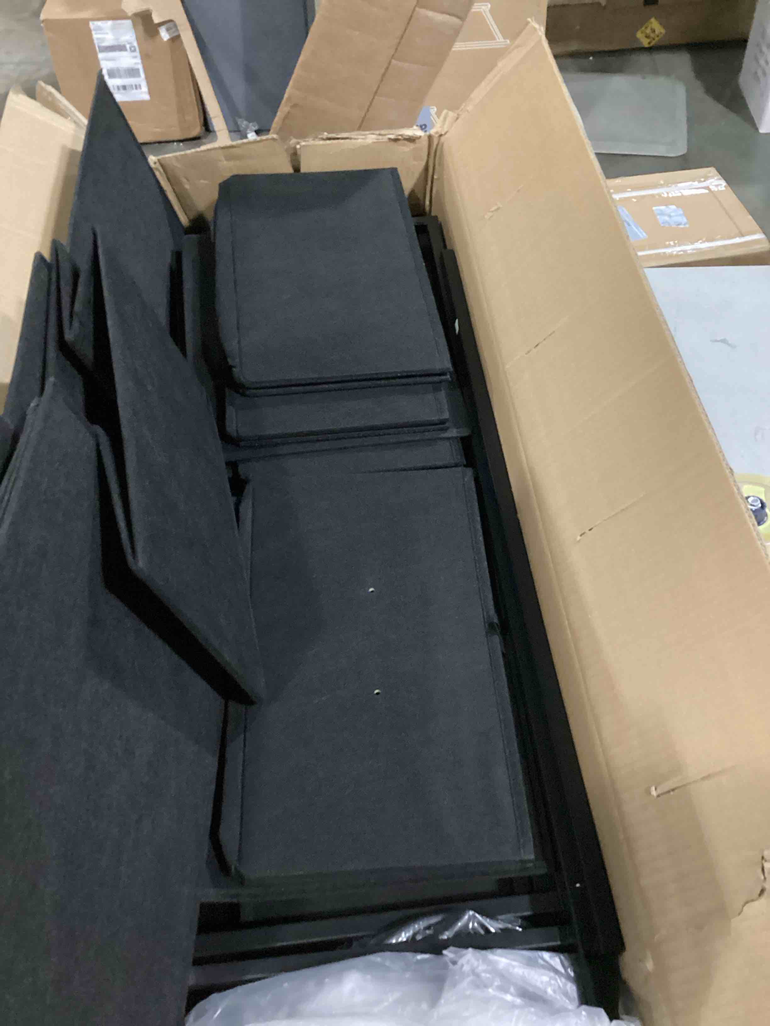 https://s3.amazonaws.com/lotting-images-prod/bidfta/BLU5786333_1709062272453.jpeg