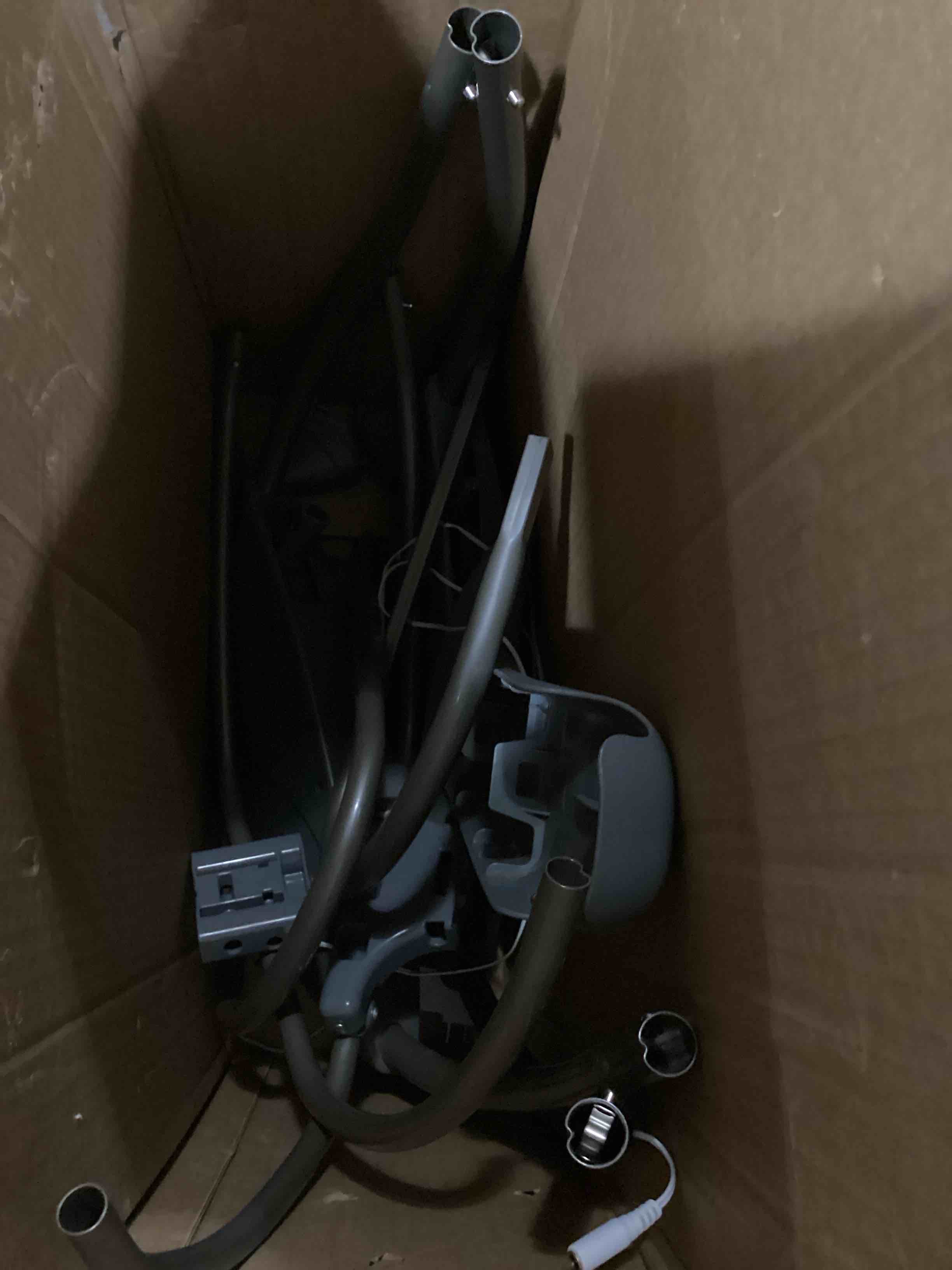 https://s3.amazonaws.com/lotting-images-prod/bidfta/BLU5786335_1709063524558.jpeg
