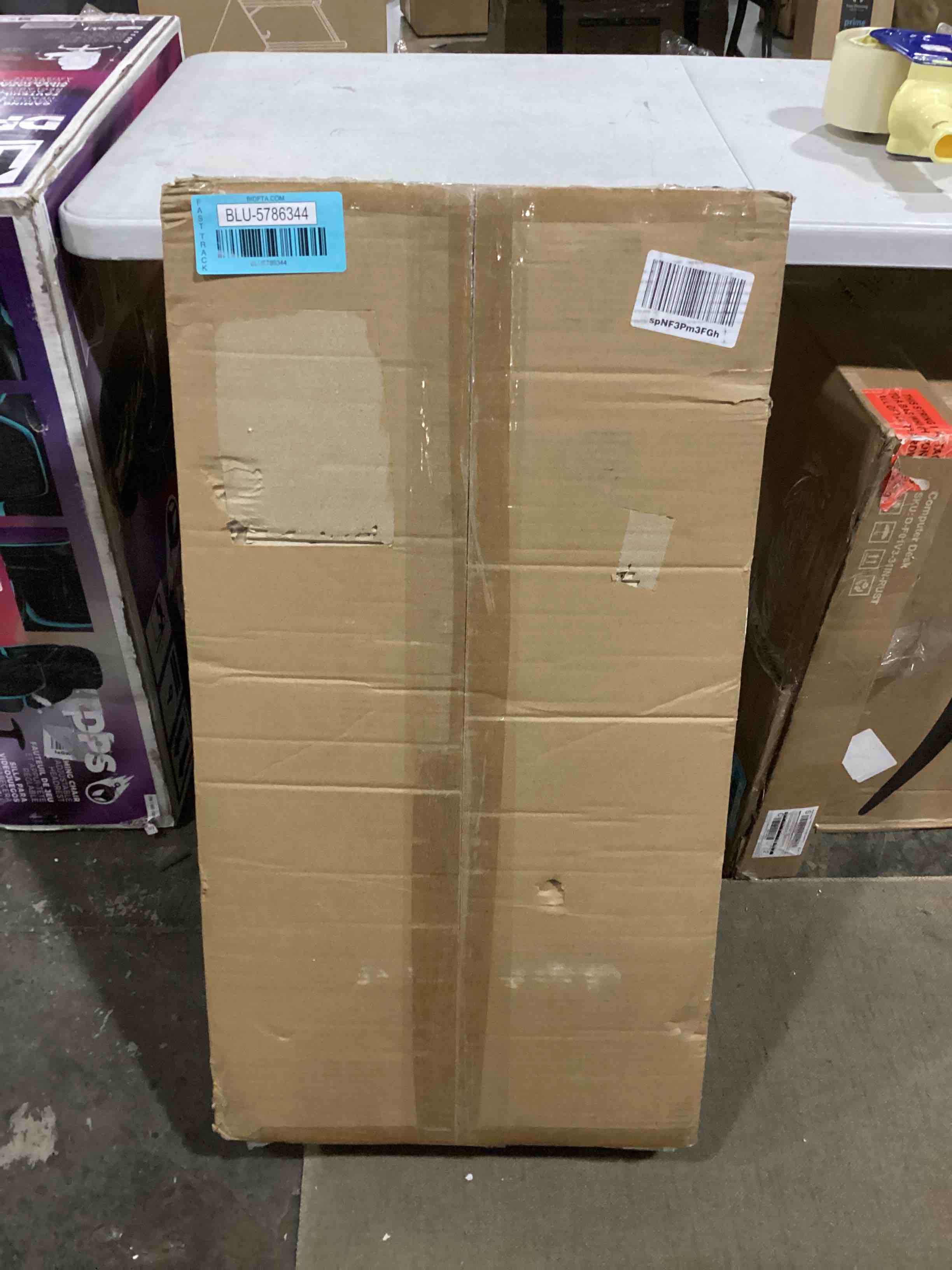 https://s3.amazonaws.com/lotting-images-prod/bidfta/BLU5786344_1709122461784.jpeg