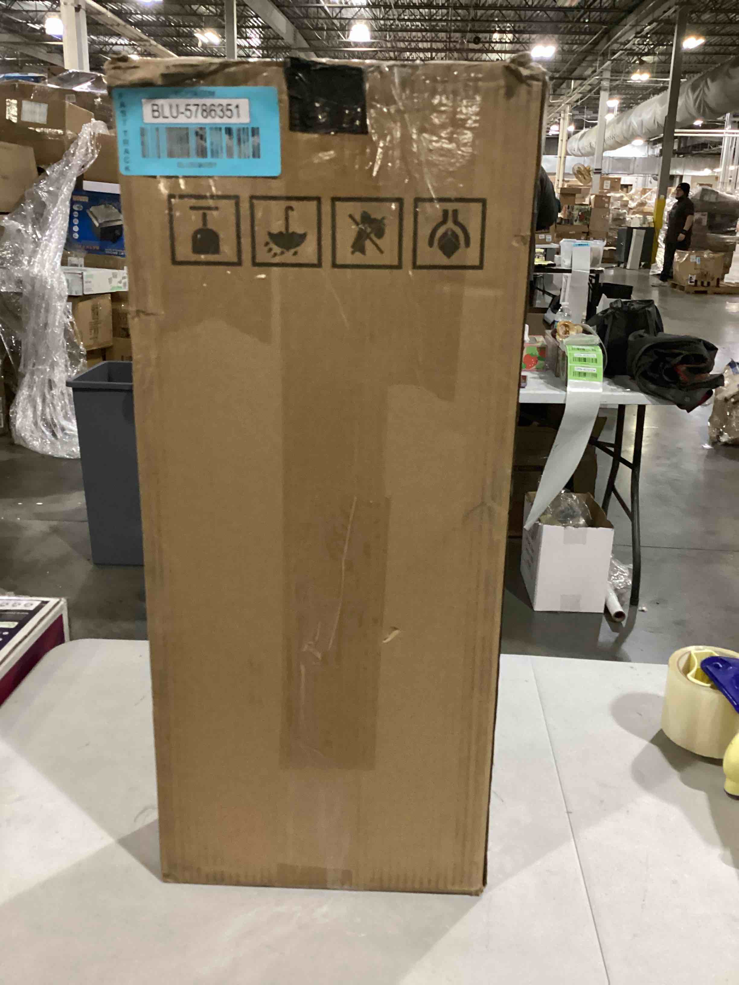 https://s3.amazonaws.com/lotting-images-prod/bidfta/BLU5786351_1709125198656.jpeg