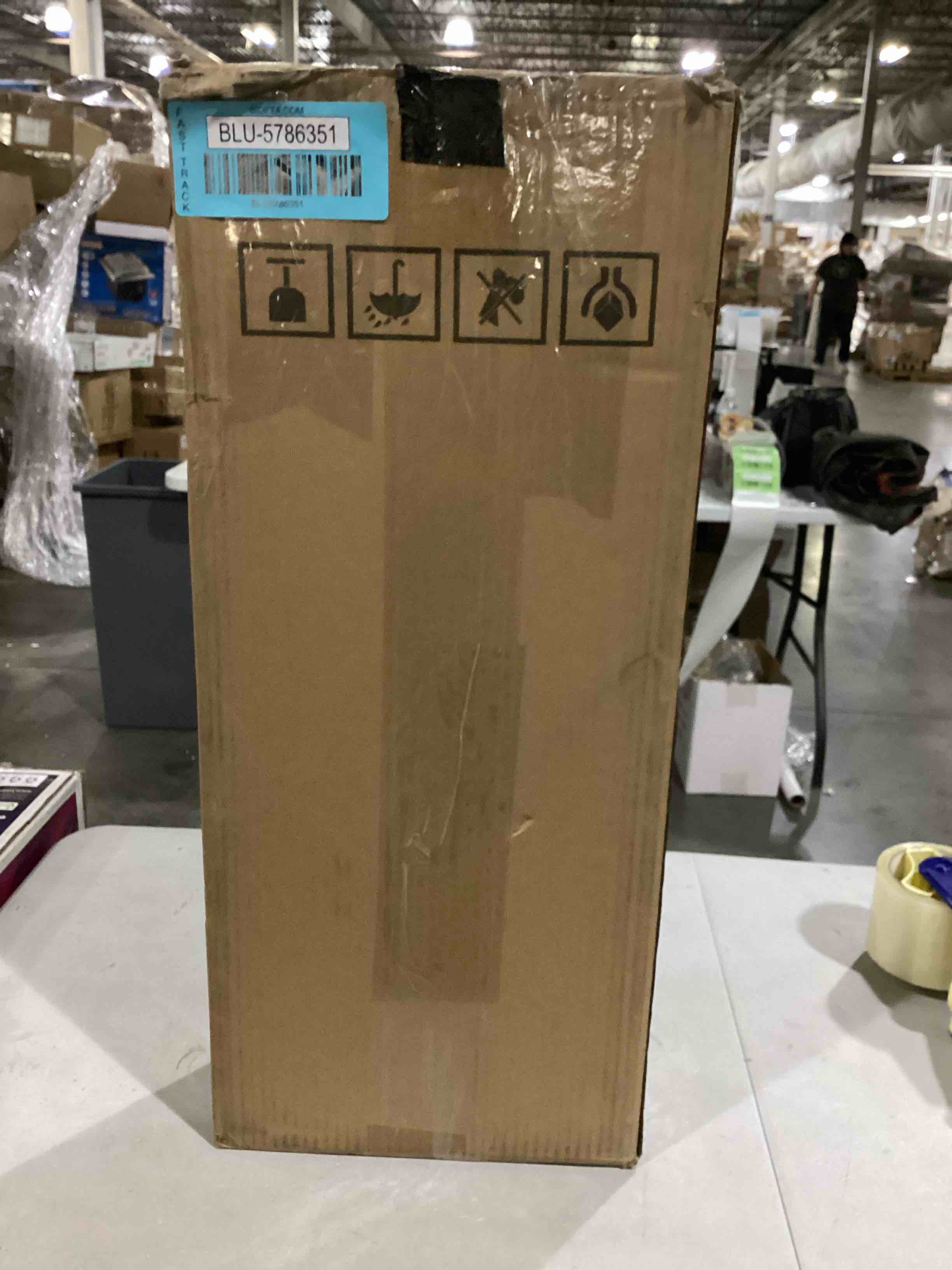 https://s3.amazonaws.com/lotting-images-prod/bidfta/BLU5786351_1709125199960.jpeg