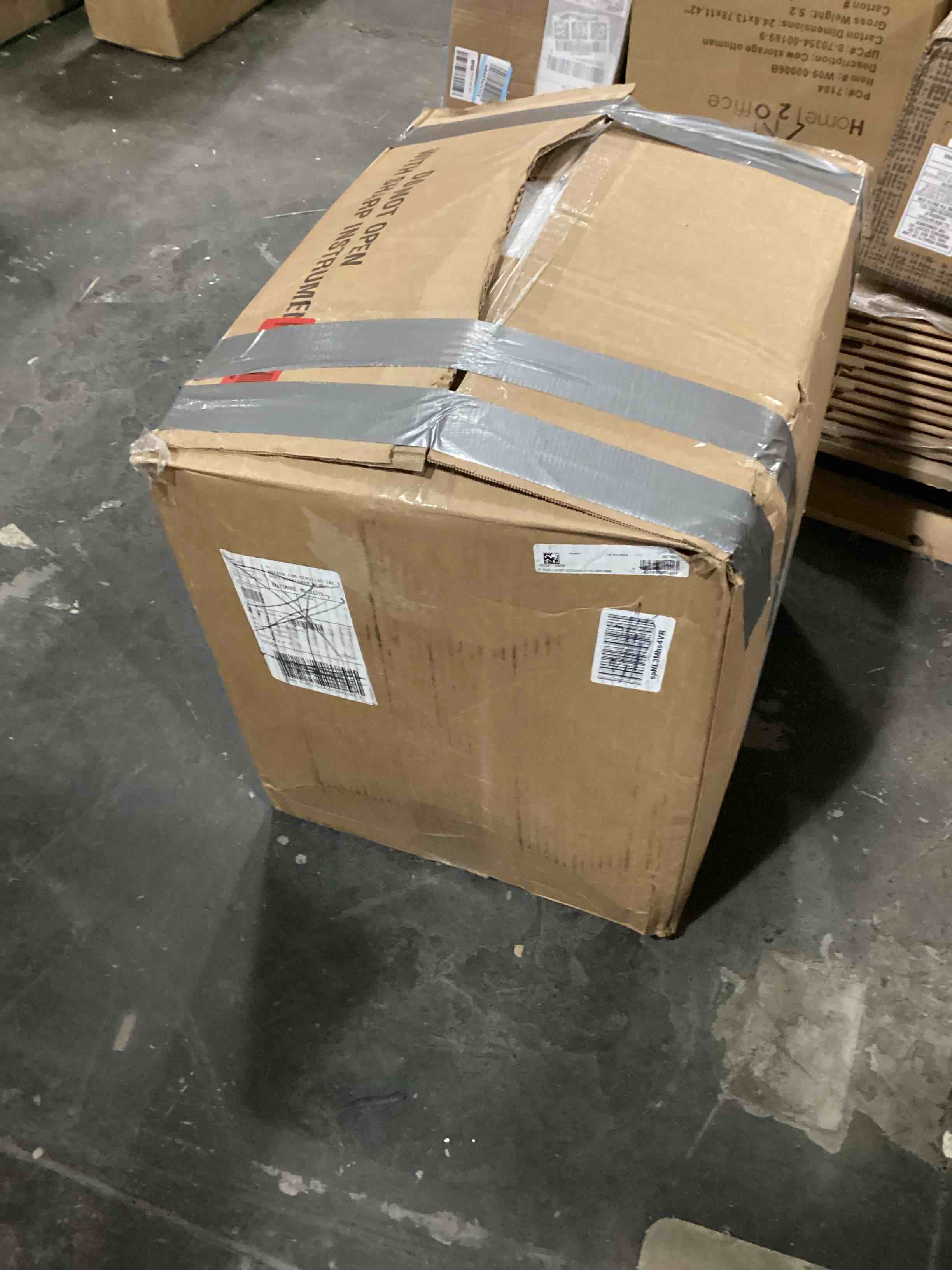 https://s3.amazonaws.com/lotting-images-prod/bidfta/BLU5786595_1709389727172.jpeg