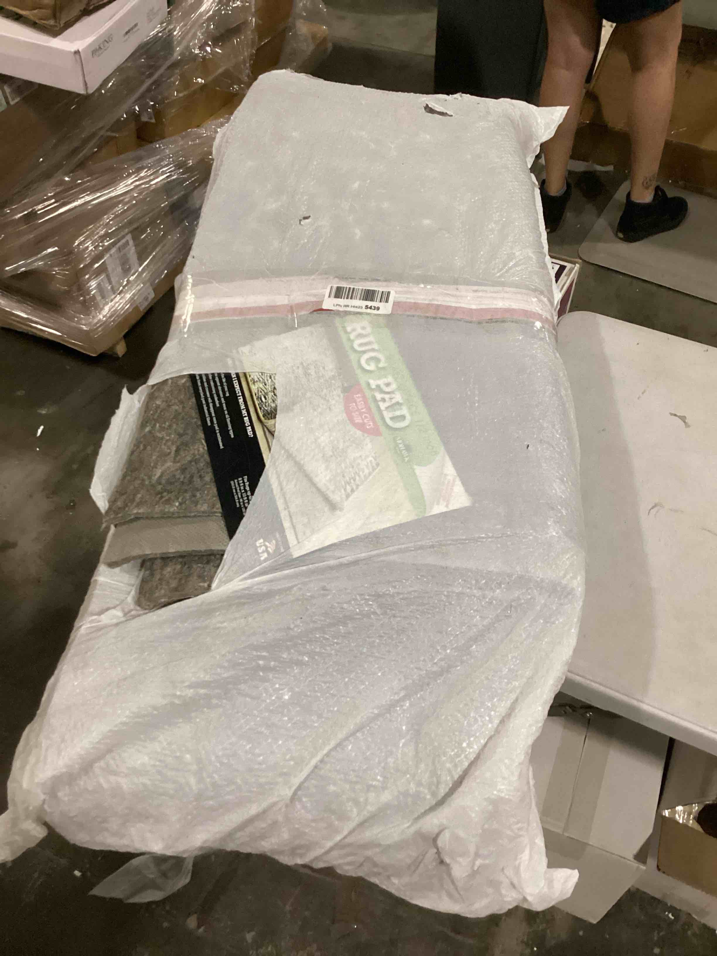 https://s3.amazonaws.com/lotting-images-prod/bidfta/BLU5786719_1709575824376.jpeg