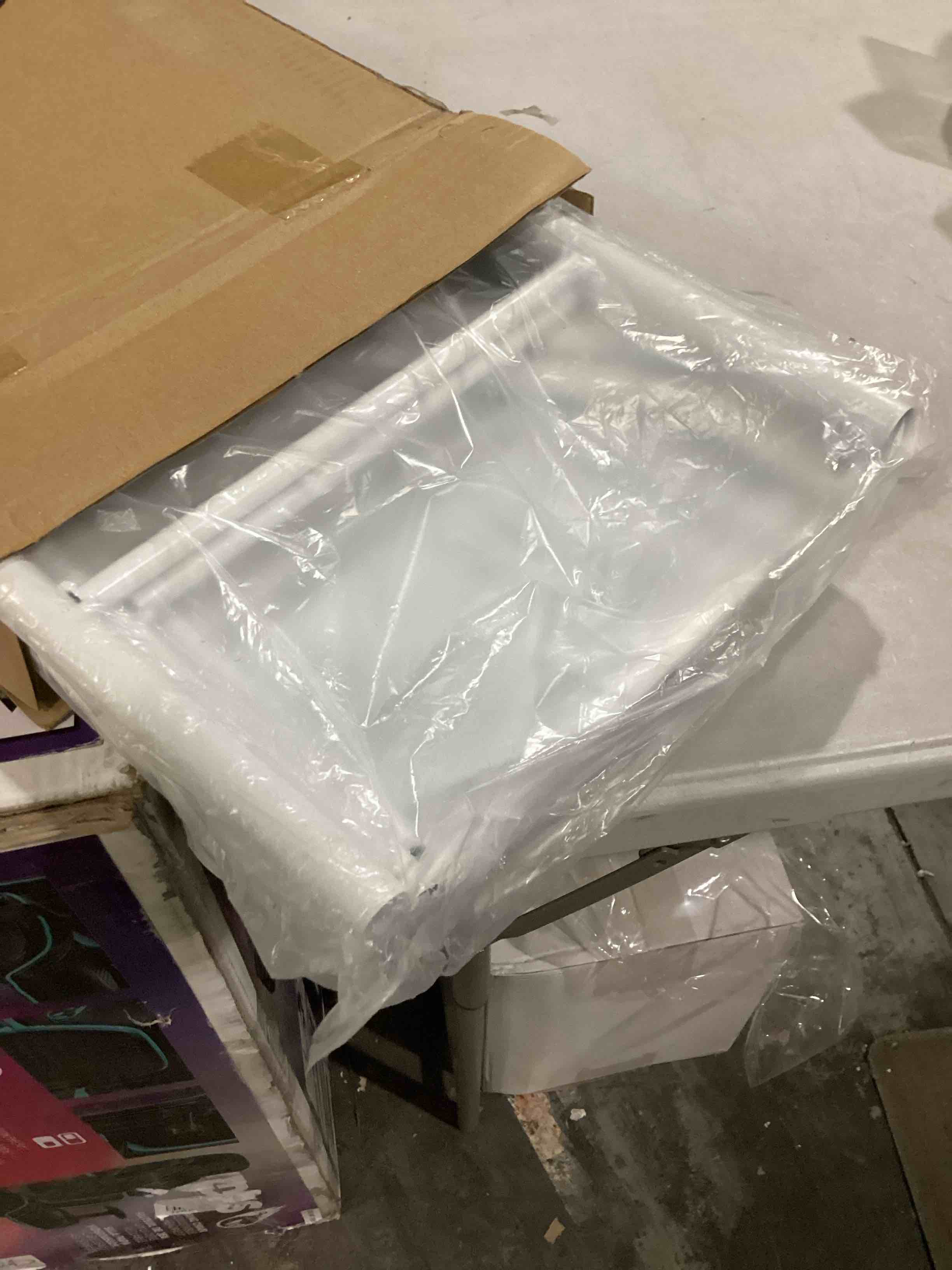 https://s3.amazonaws.com/lotting-images-prod/bidfta/BLU5786729_1709582044343.jpeg