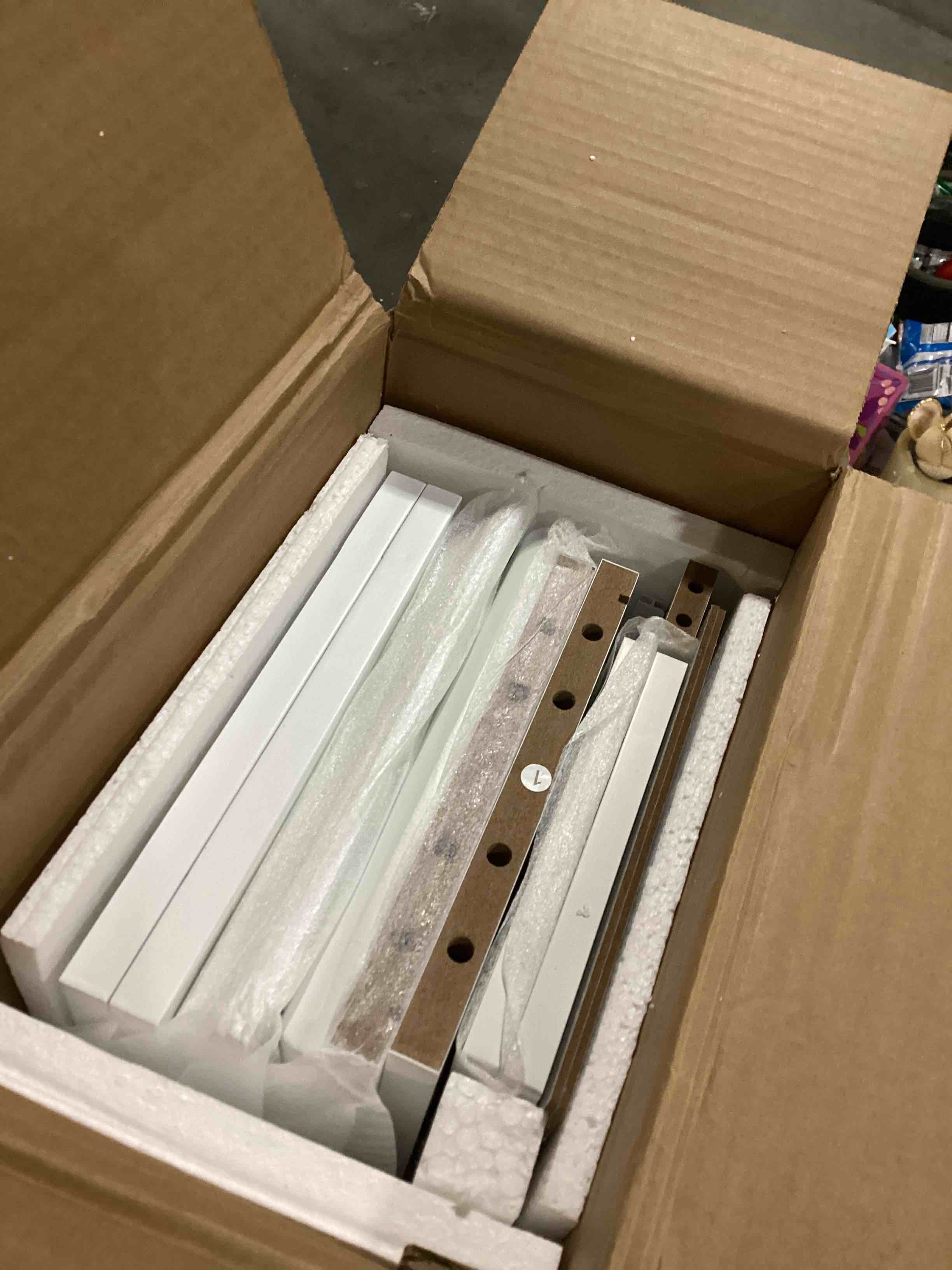 https://s3.amazonaws.com/lotting-images-prod/bidfta/BLU5787203_1710164979607.jpeg